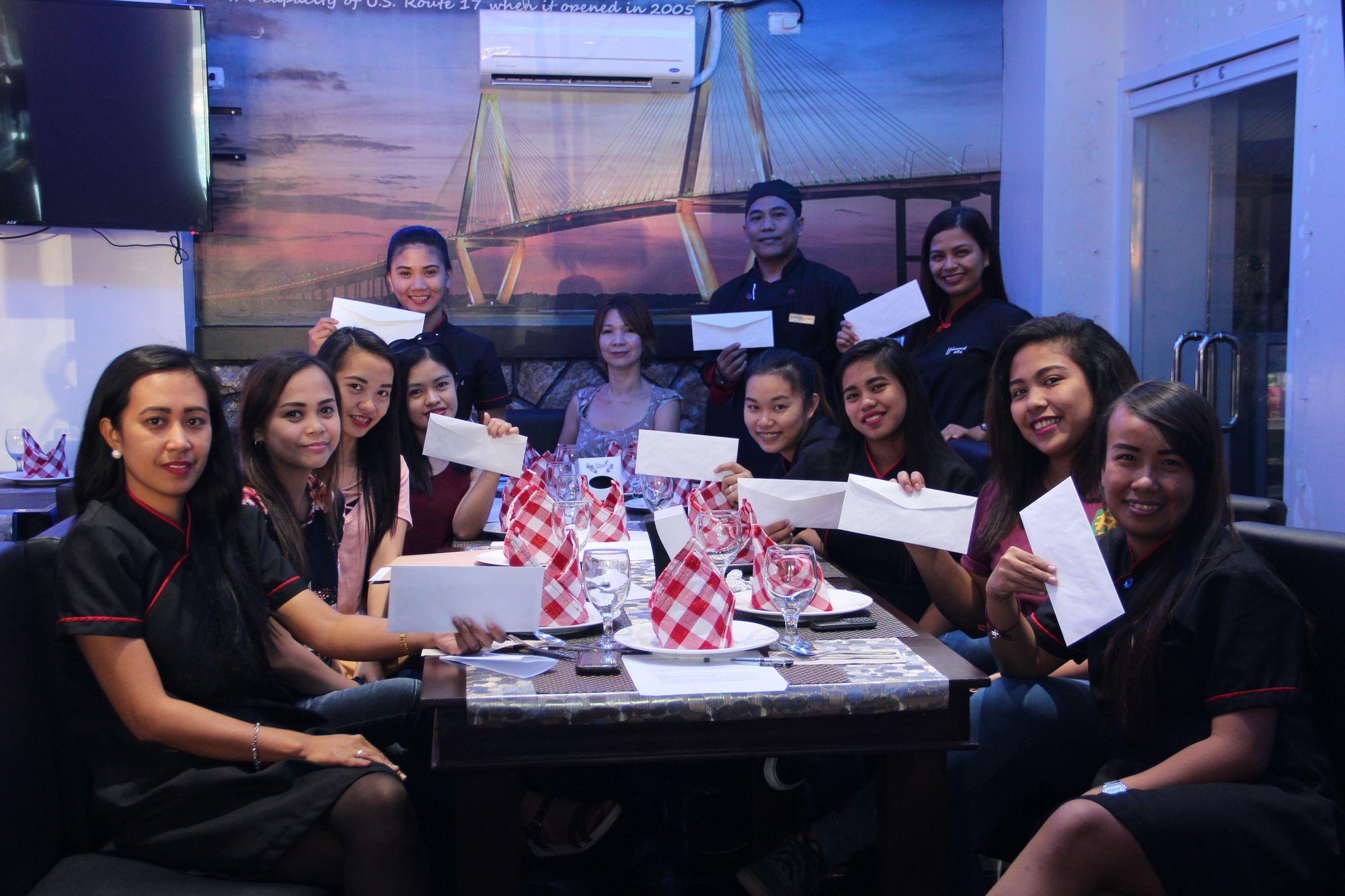 Restaurant ZEN Rooms Universal Suite Bed and Breakfast