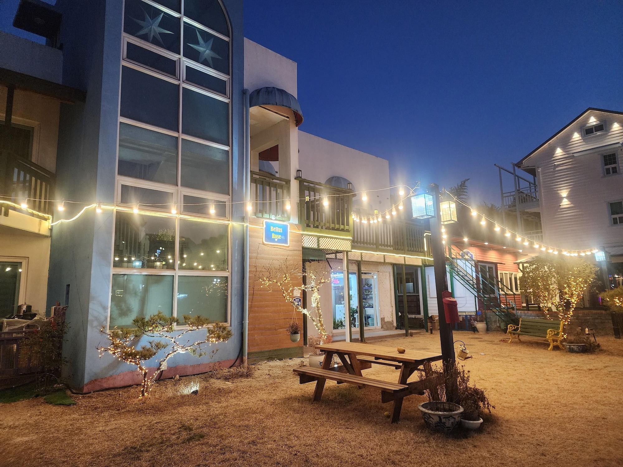Varios Bellus Rose Pension Hotel