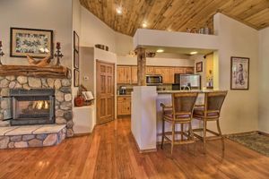 Alquiler Vacacional - Near Golf & Hikes: Torreon Cabin w/ Furnished Deck