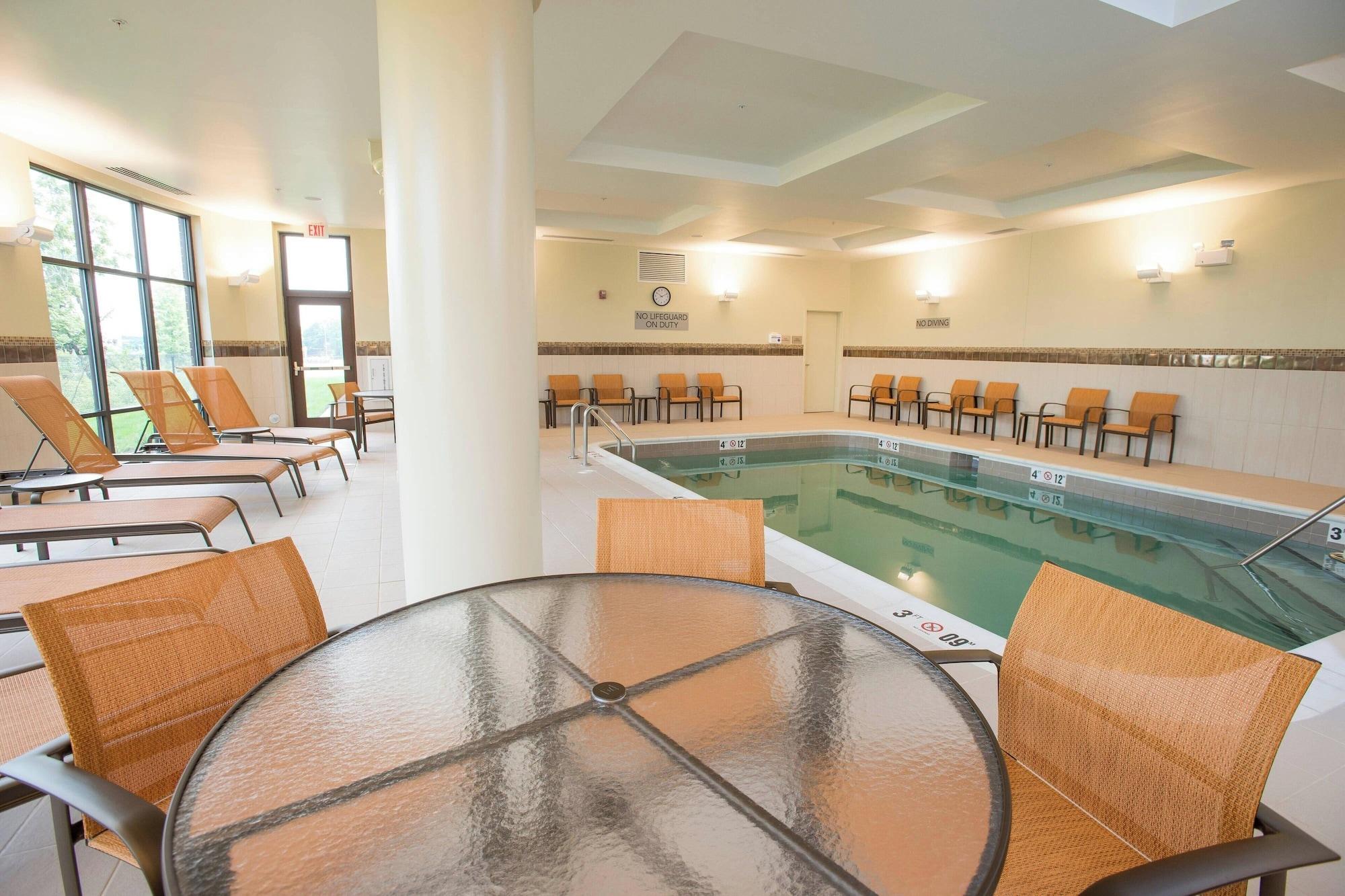 Vista Piscina Courtyard Cincinnati Midtown/Rookwood