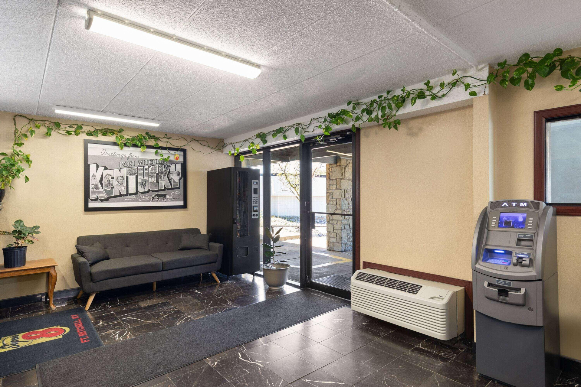 Vista Lobby Super 8 by Wyndham Fort Mitchell Cincinnati Area
