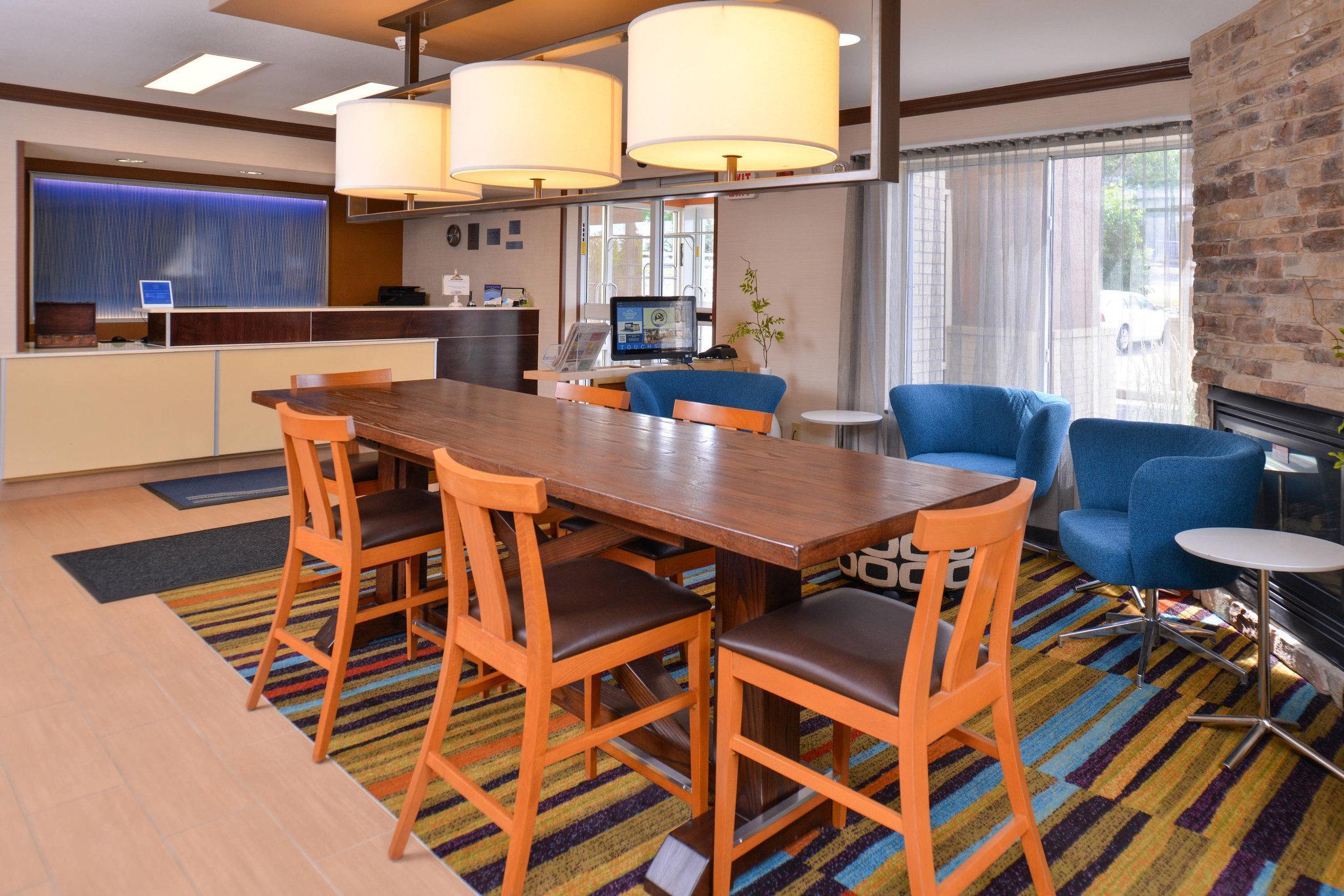 Vista Lobby Fairfield Inn & Suites by Marriott Helena