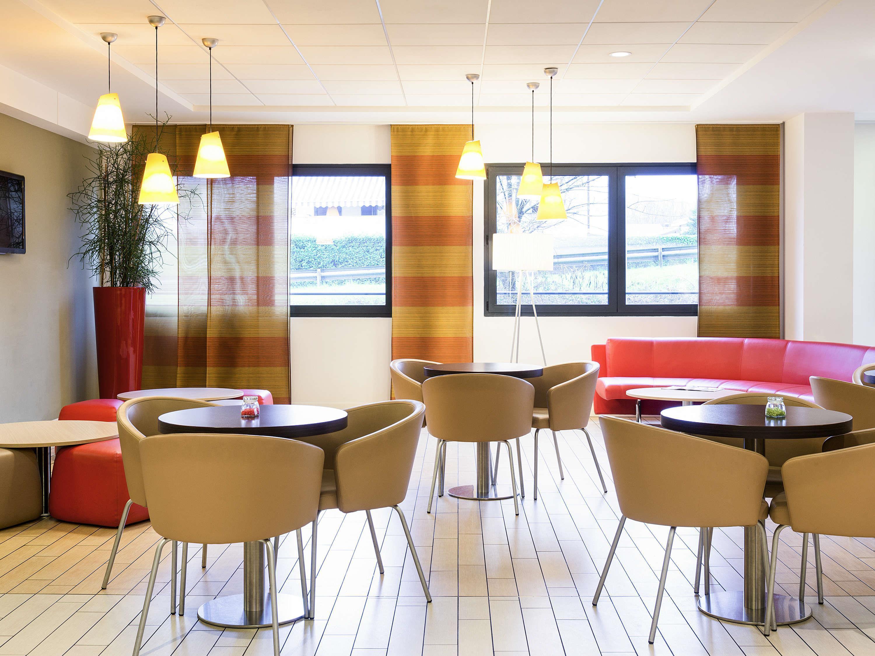 Bar/Salón ibis Milano Malpensa Aeroporto