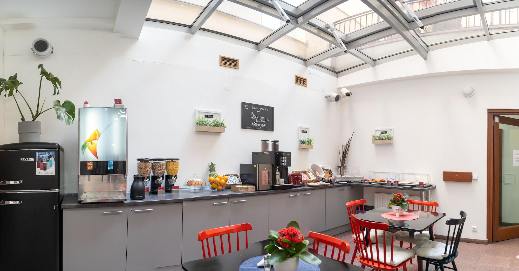 Restaurant Safestay Prague Charles Bridge