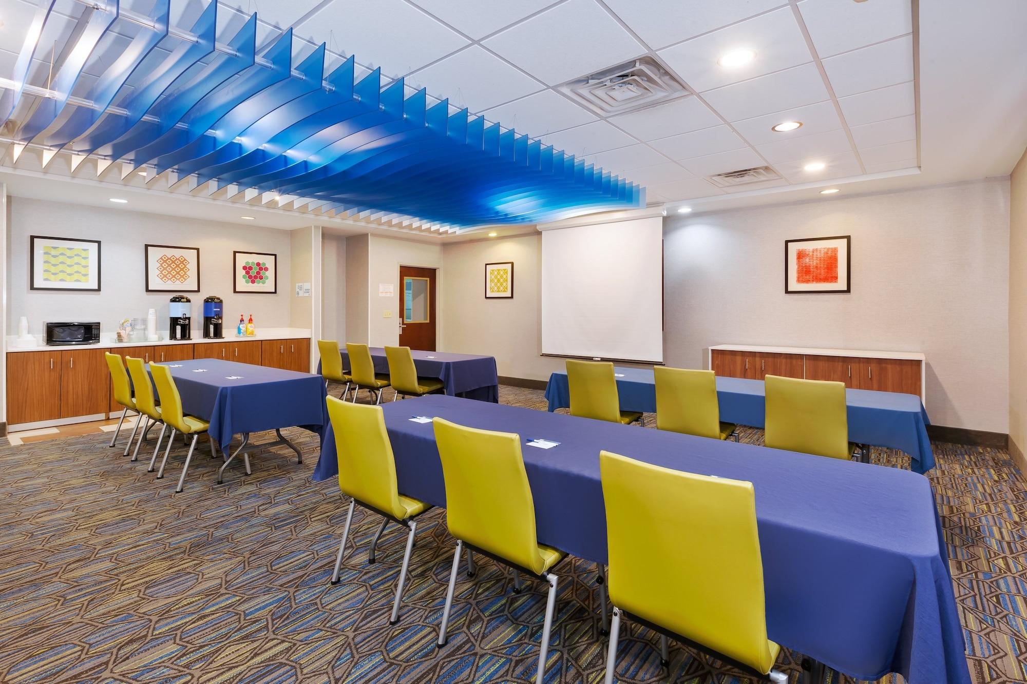 Sala de Reuniones Holiday Inn Express Hotel & Suites Cleveland - Richfield by IHG