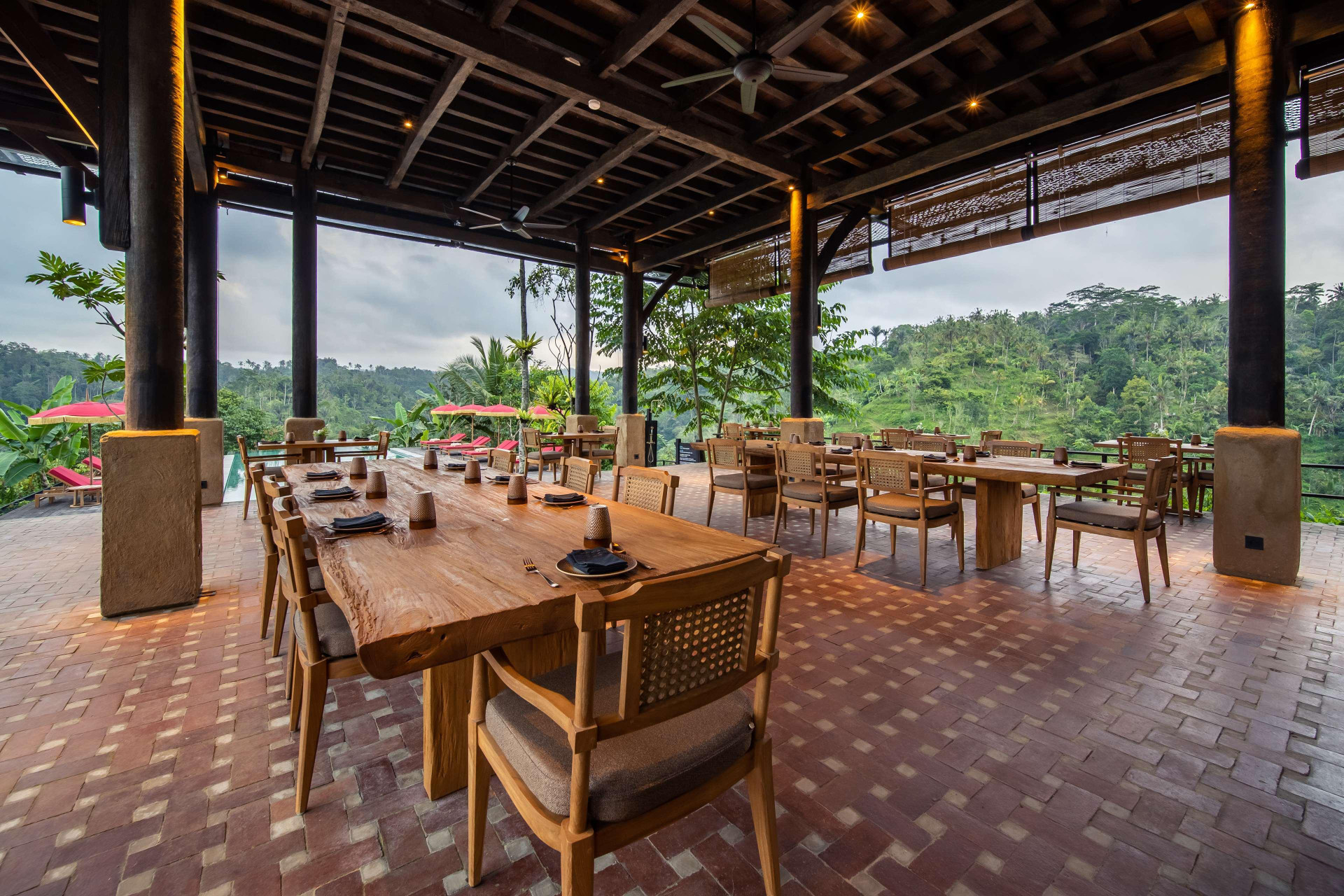 Restaurant Buahan, A Banyan Tree Escape