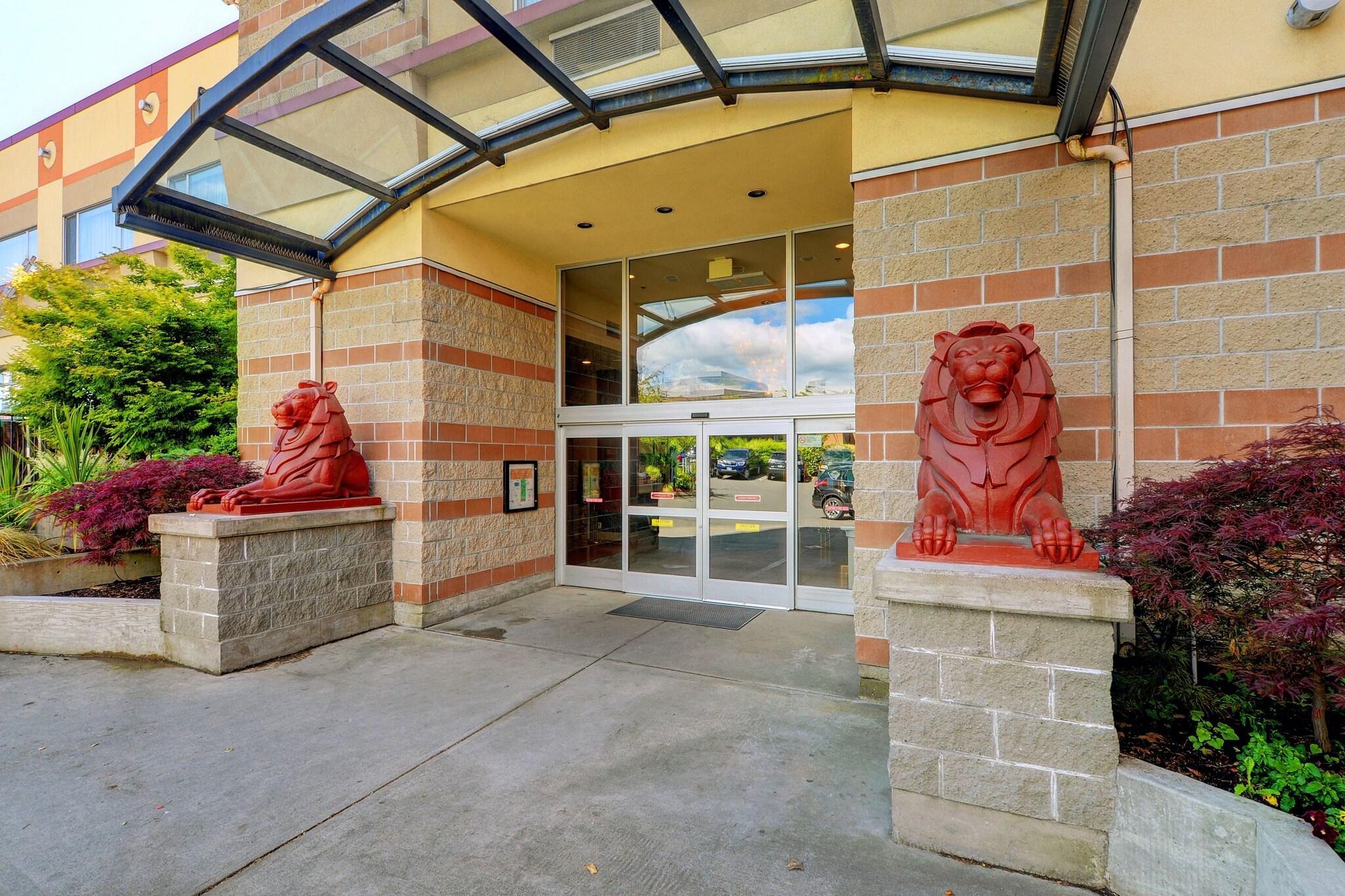 Vista Exterior Red Lion Inn and Suites