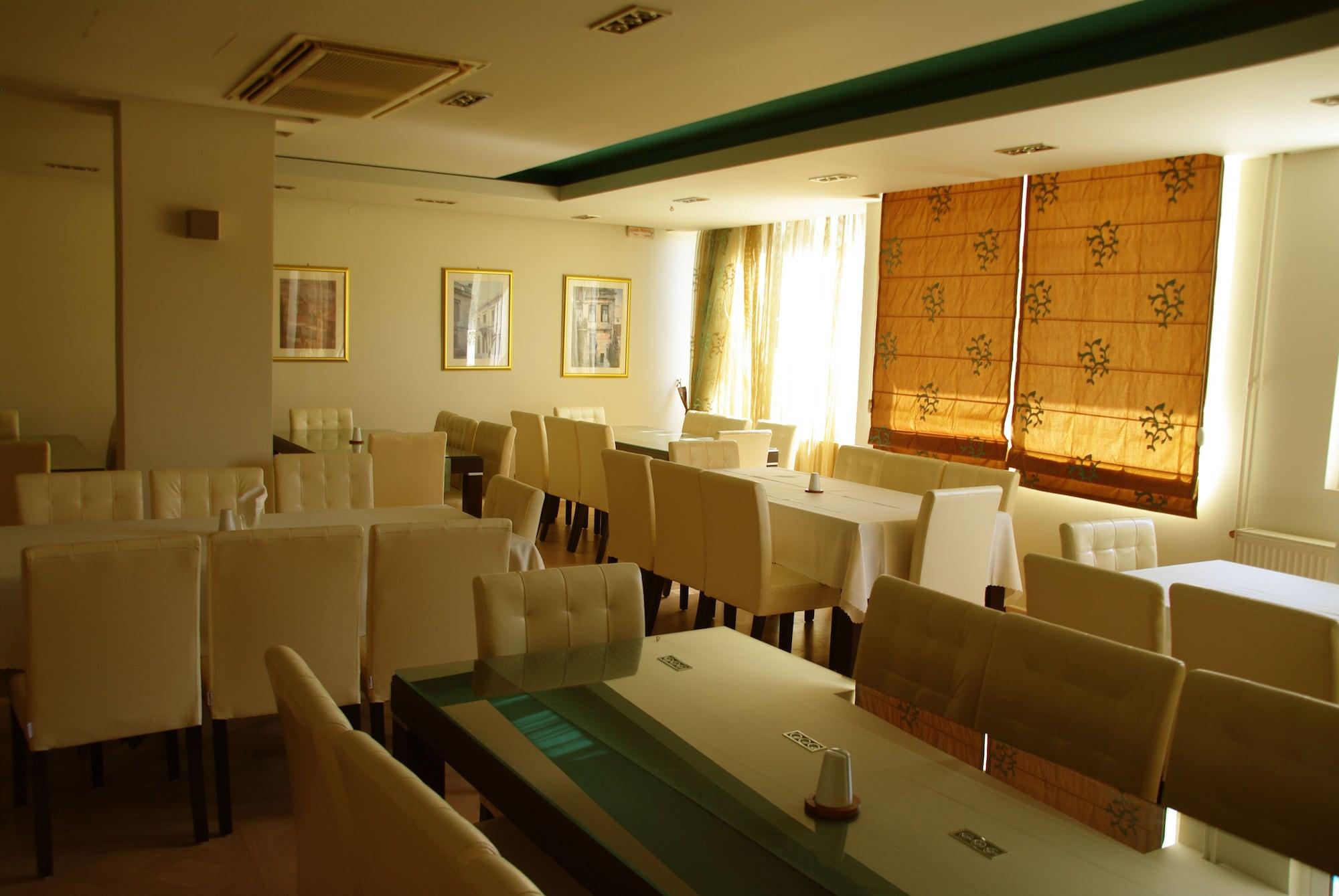 Restaurant Saronis Hotel