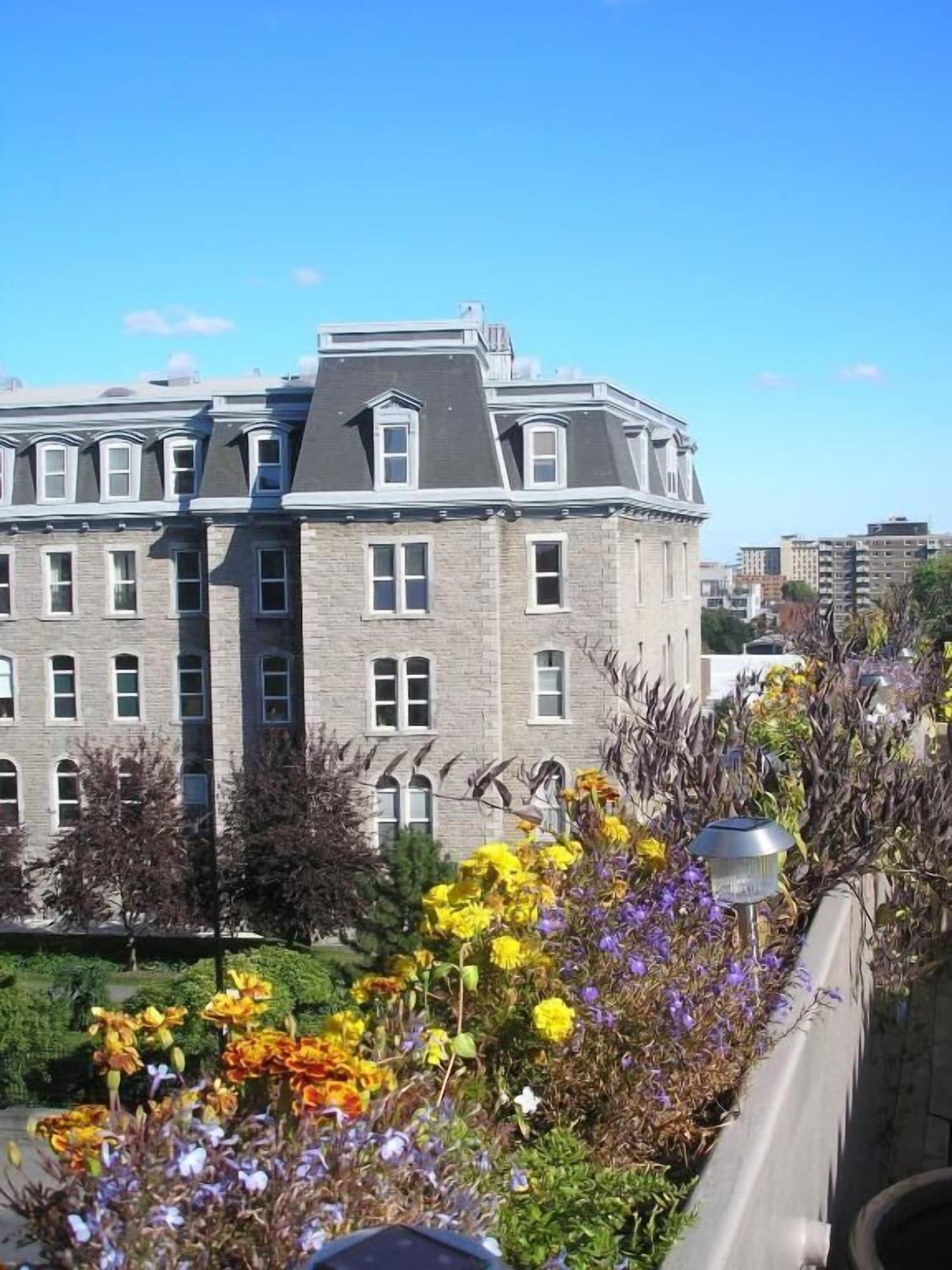 Vista Exterior Auberge du Plateau - Hostel