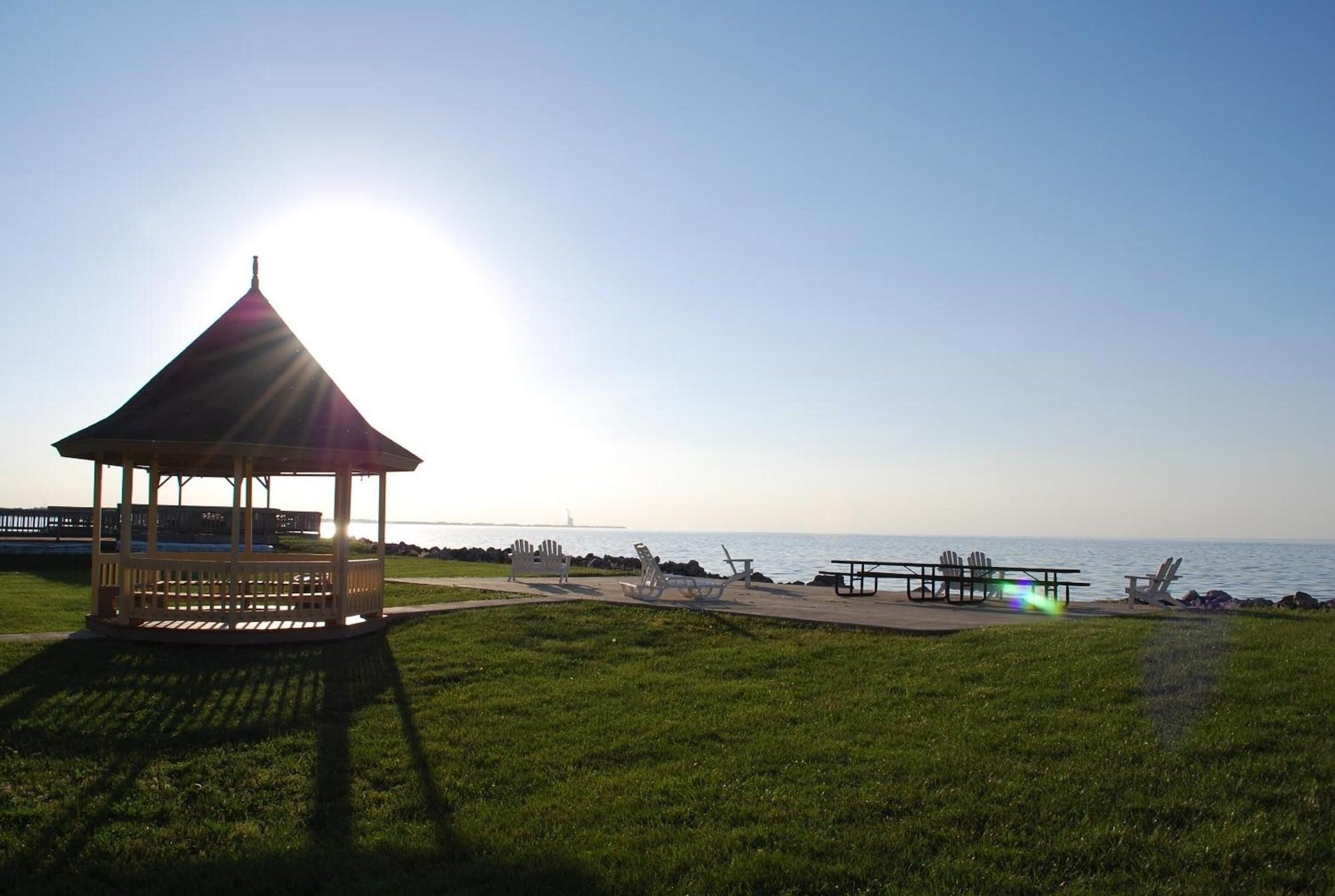Playa Clinton Inn And Suites