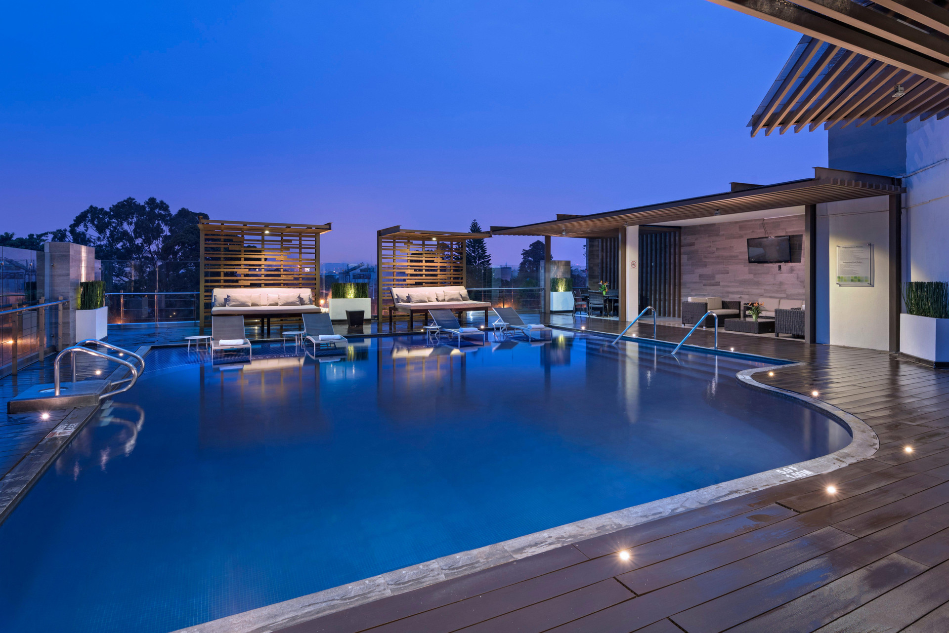 Vista Piscina Hyatt Centric Guatemala City