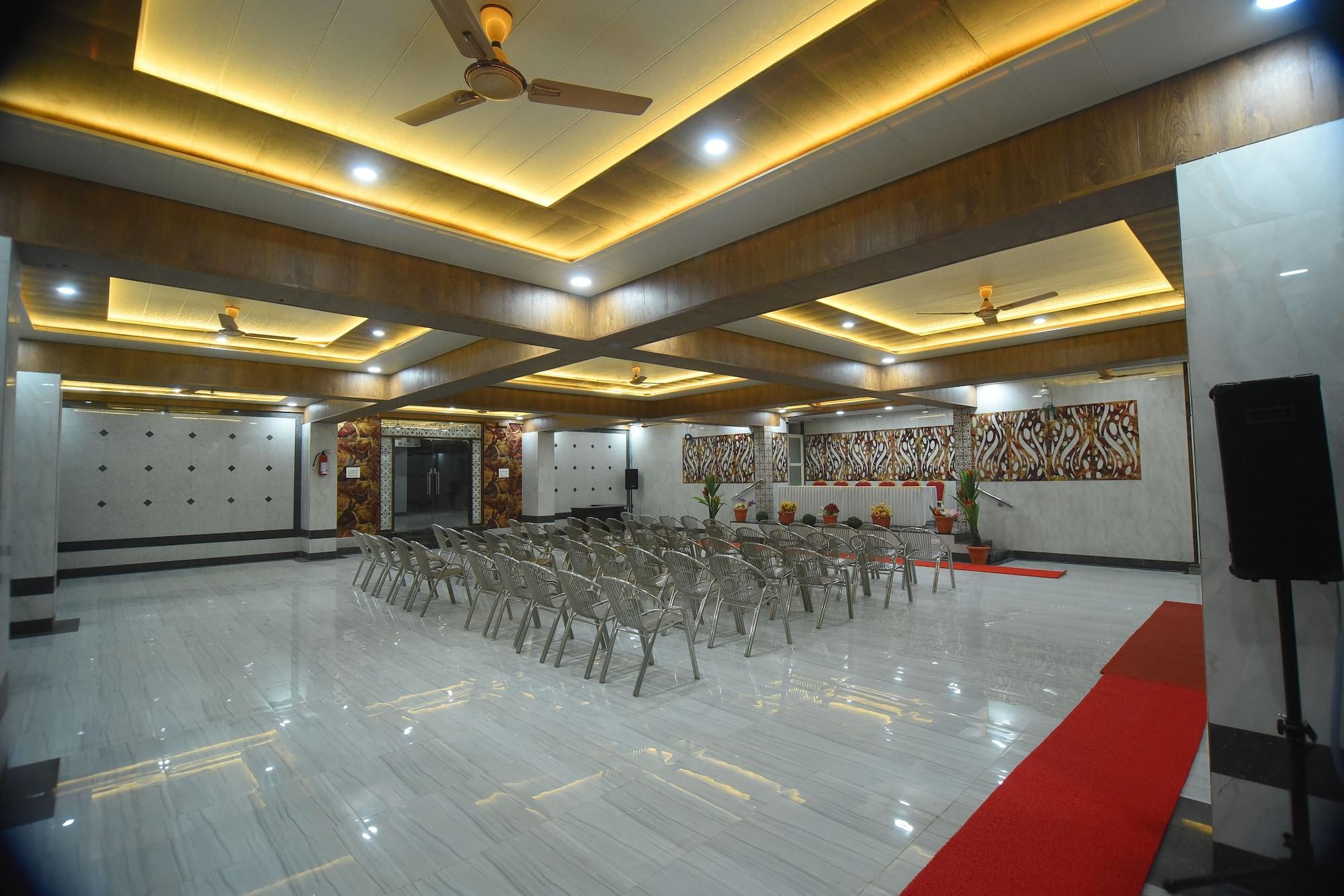 Salón de Baile R Empire Dvanagere