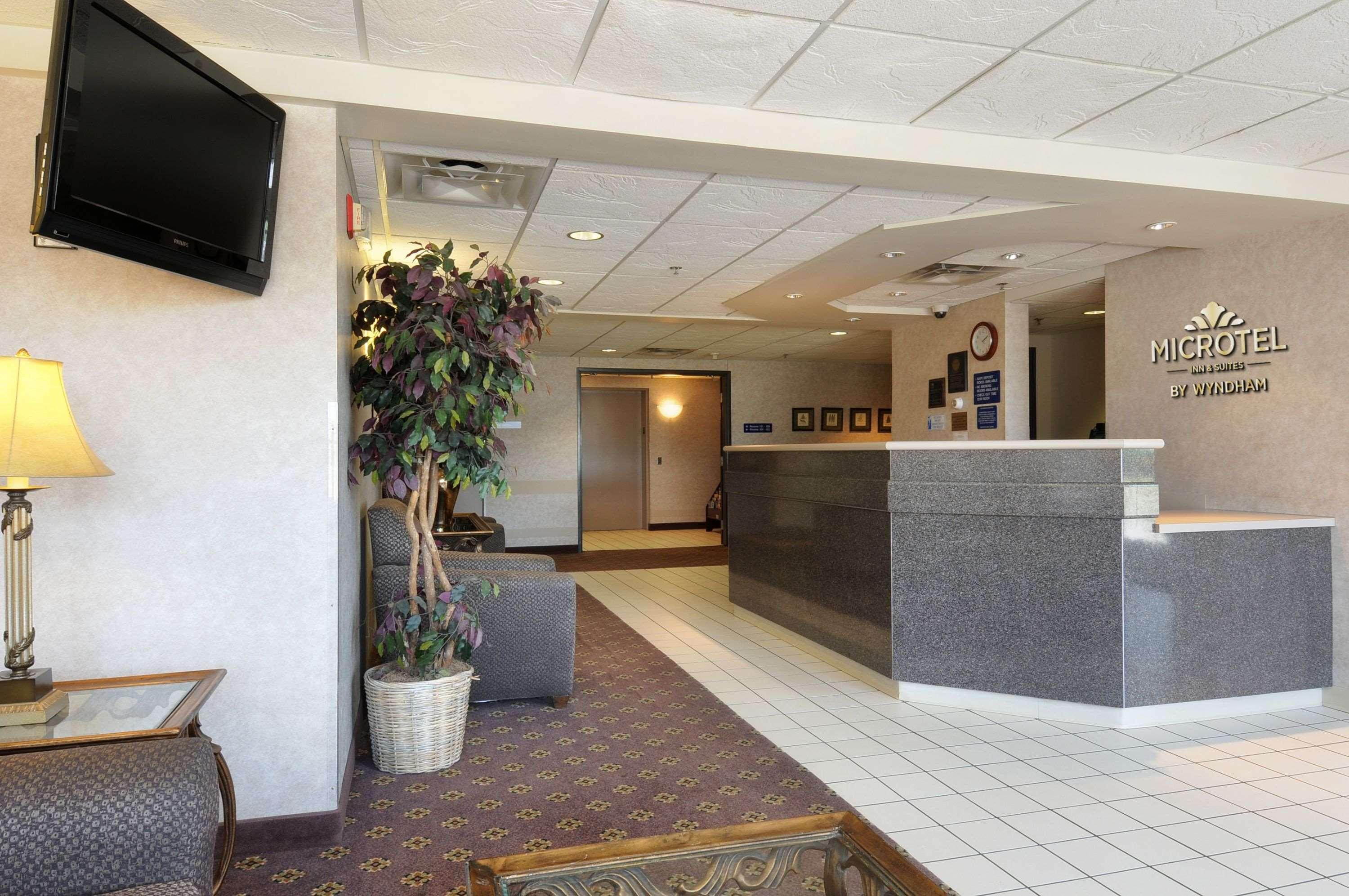 Vista Lobby Microtel Inn and Suites by Wyndham MSP Airport Bloomington