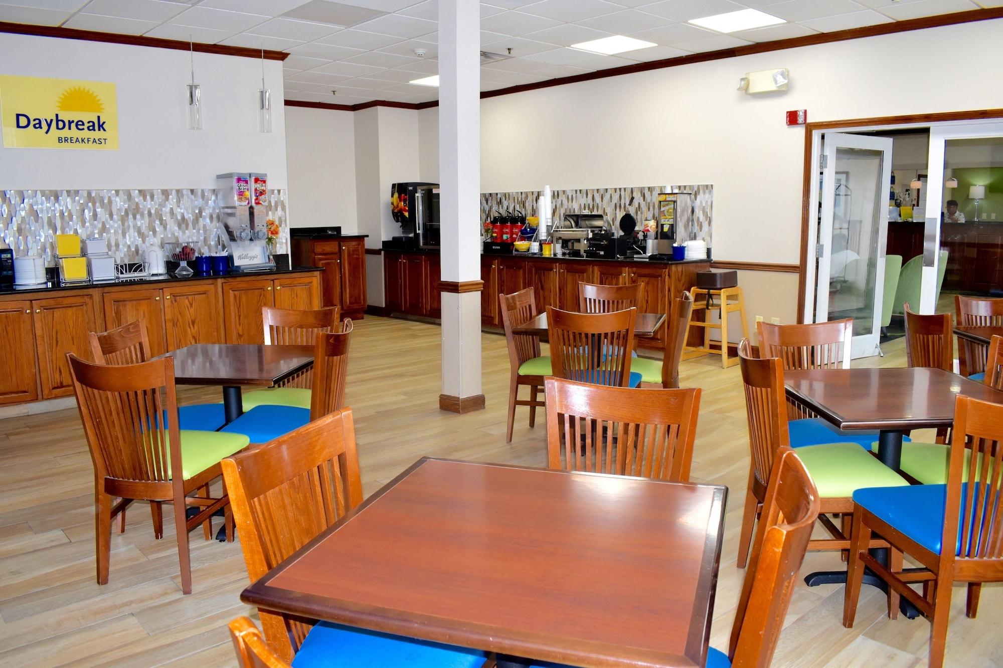 Restaurant Days Inn & Suites by Wyndham Tucker/Northlake