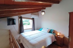 Alquiler Vacacional - Charming 1-bedroom Loft with WiFi, AC, Steam Room, Kitchen&Laundry in C. Oviedo