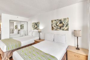 Renta Vacacional - 19th Floor Condo with Lanai & Sea Views - FREE Parking!