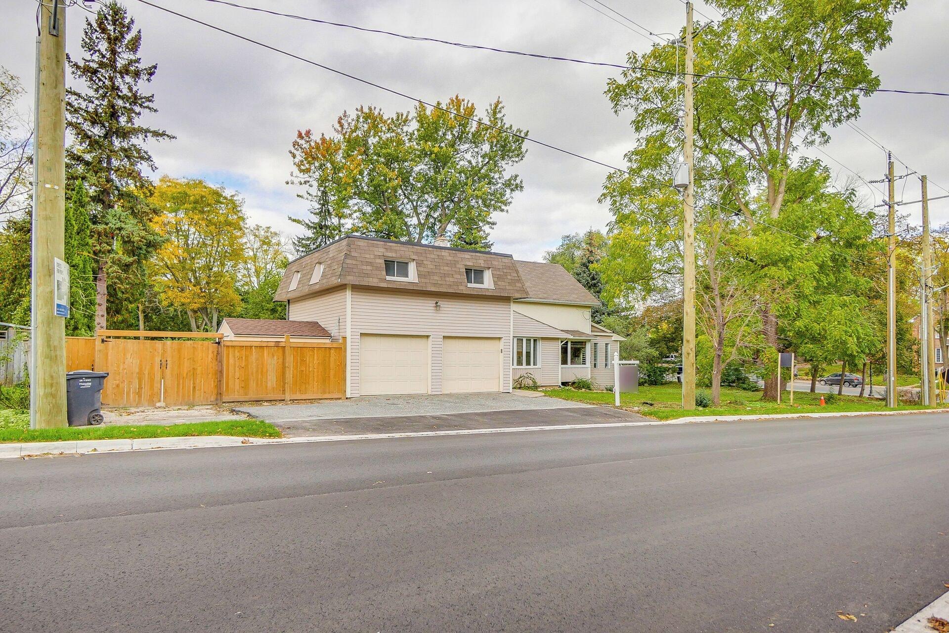 Varios Room in Guest Room - Serene Retreat in Brampton - Private Room With City Views