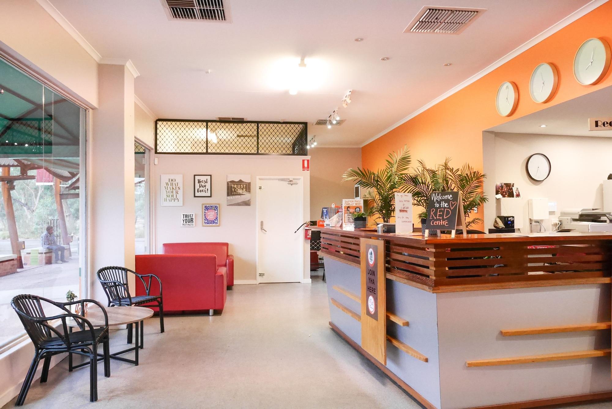 Vista Lobby YHA Alice Springs