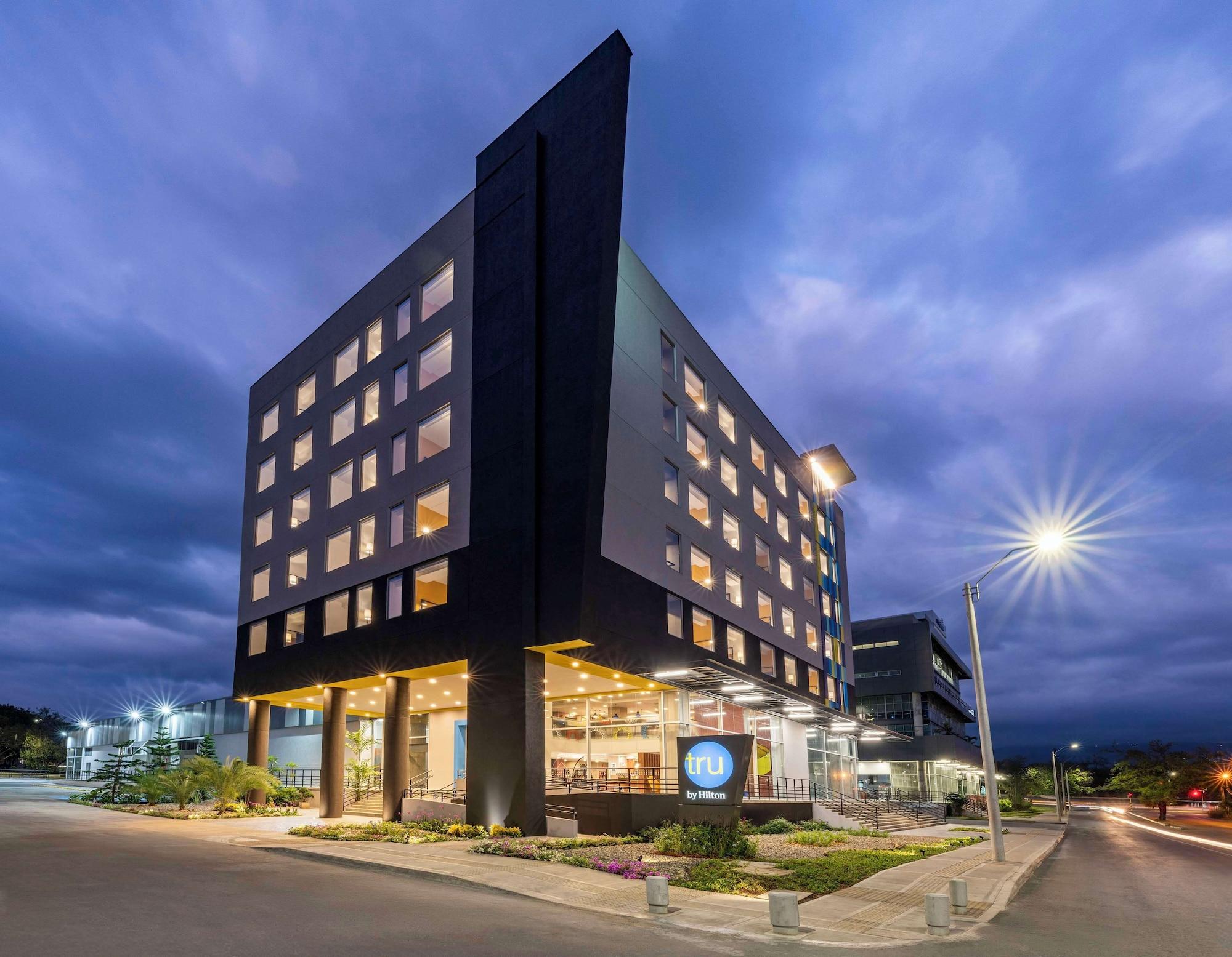 Varios Tru By Hilton Cali Sur