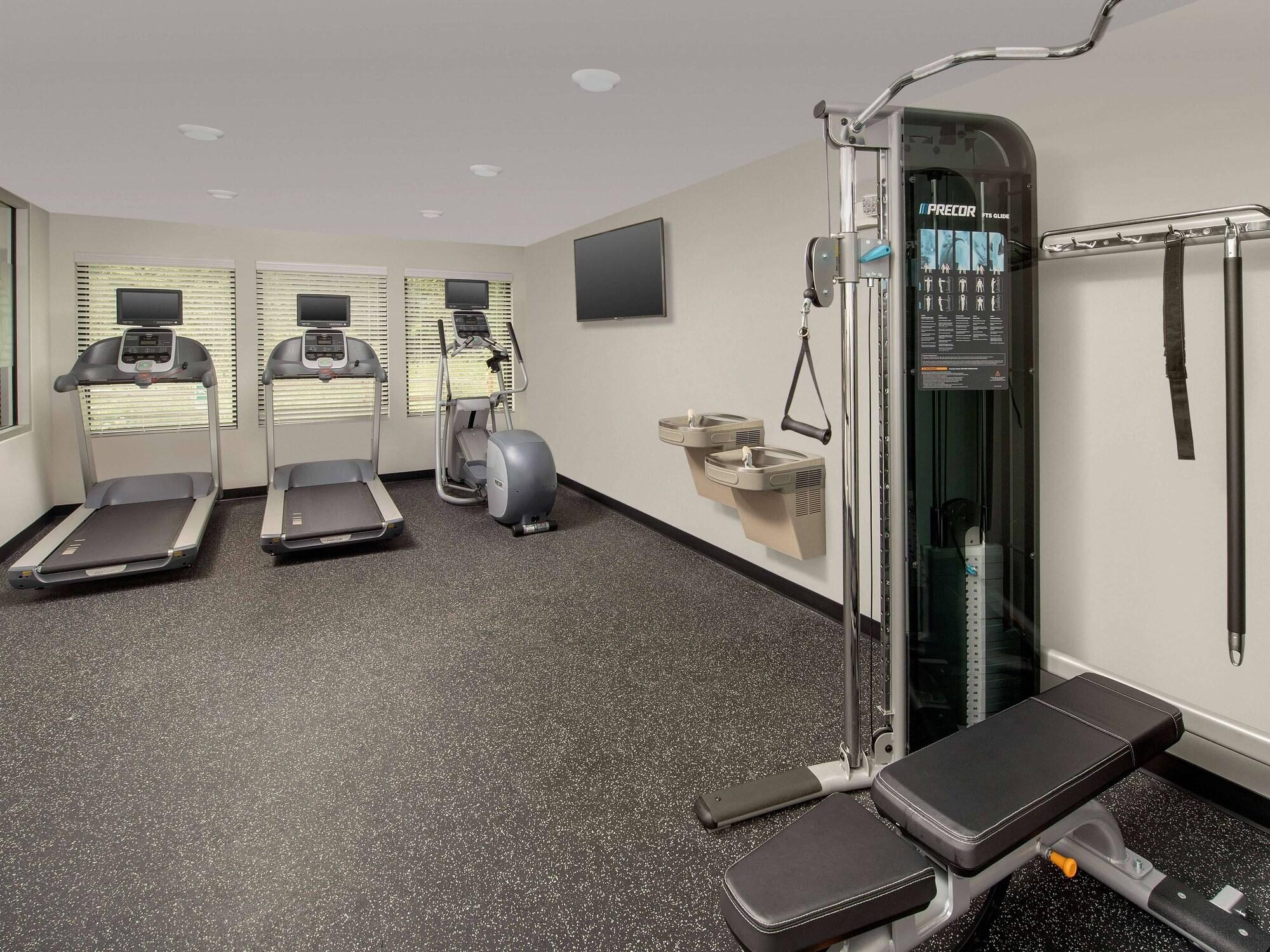 Gimnasio WoodSpring Suites Meridian