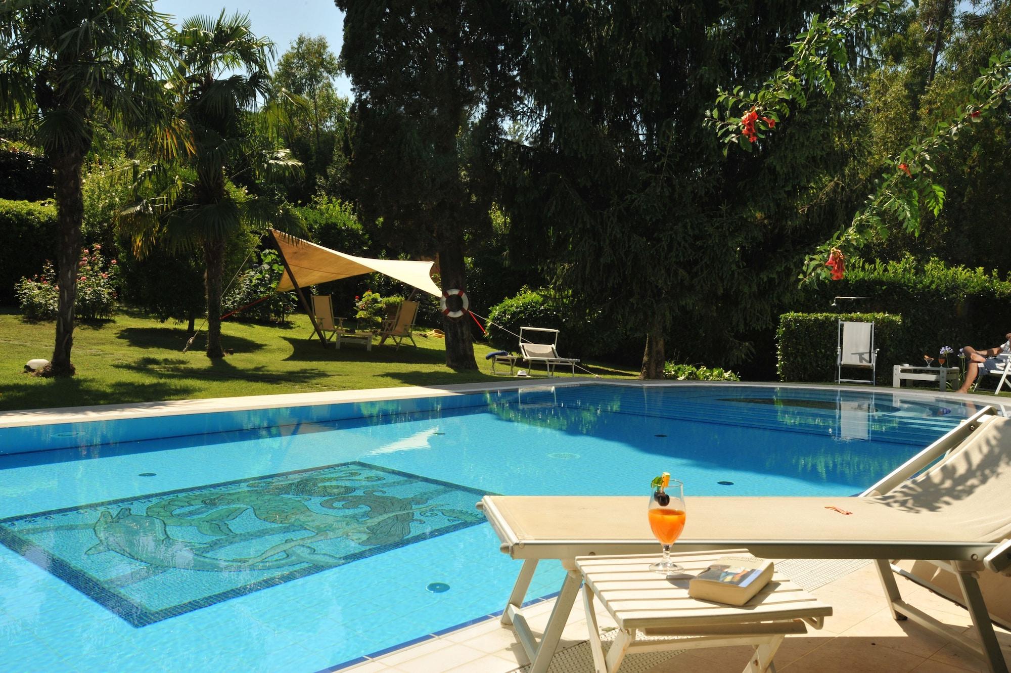 Vista Piscina Hotel Villa Clementina