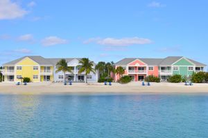 Hospedagens - Sandyport Beach Resort