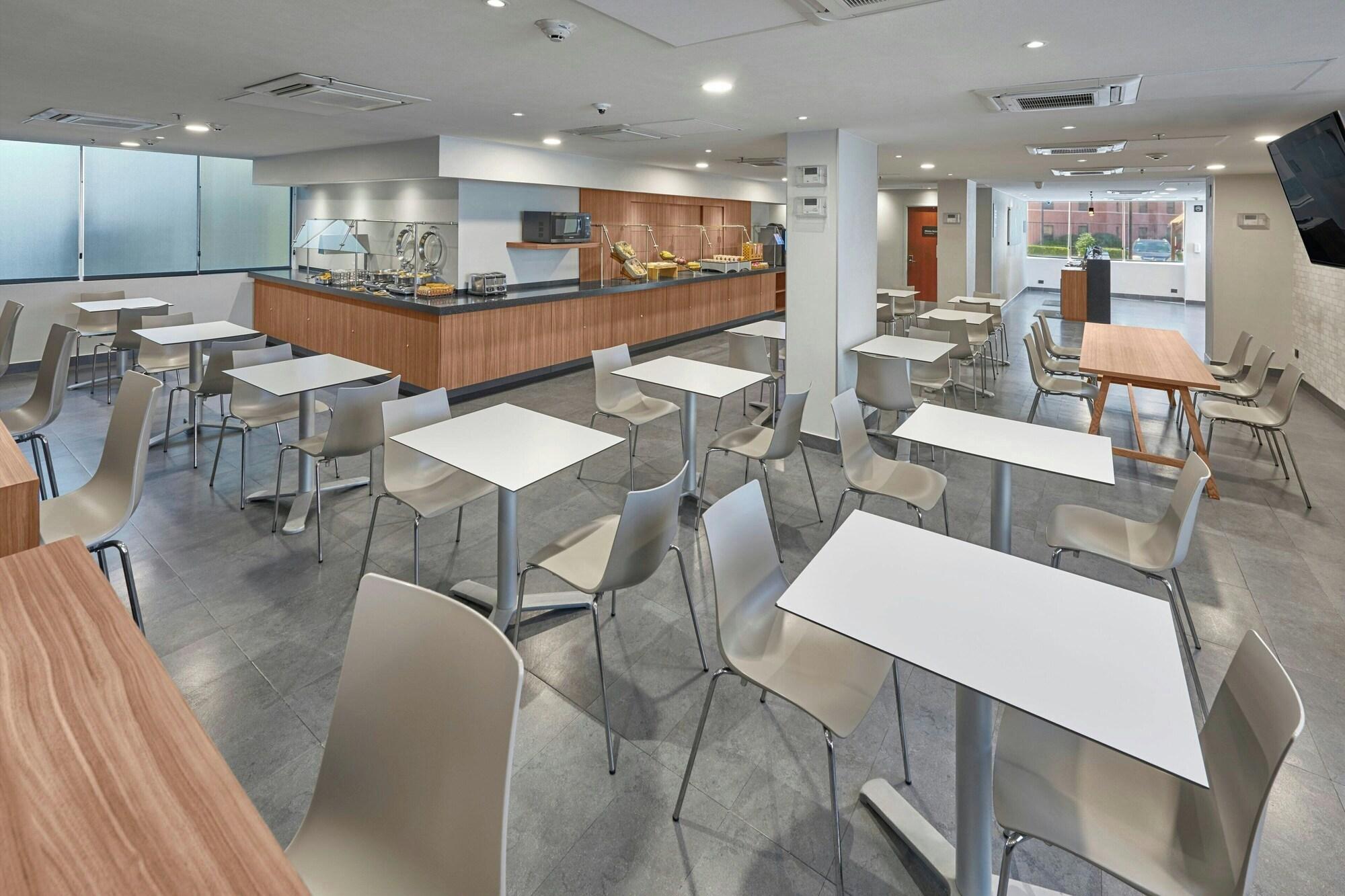 Restaurant City Express by Marriott Saltillo Norte