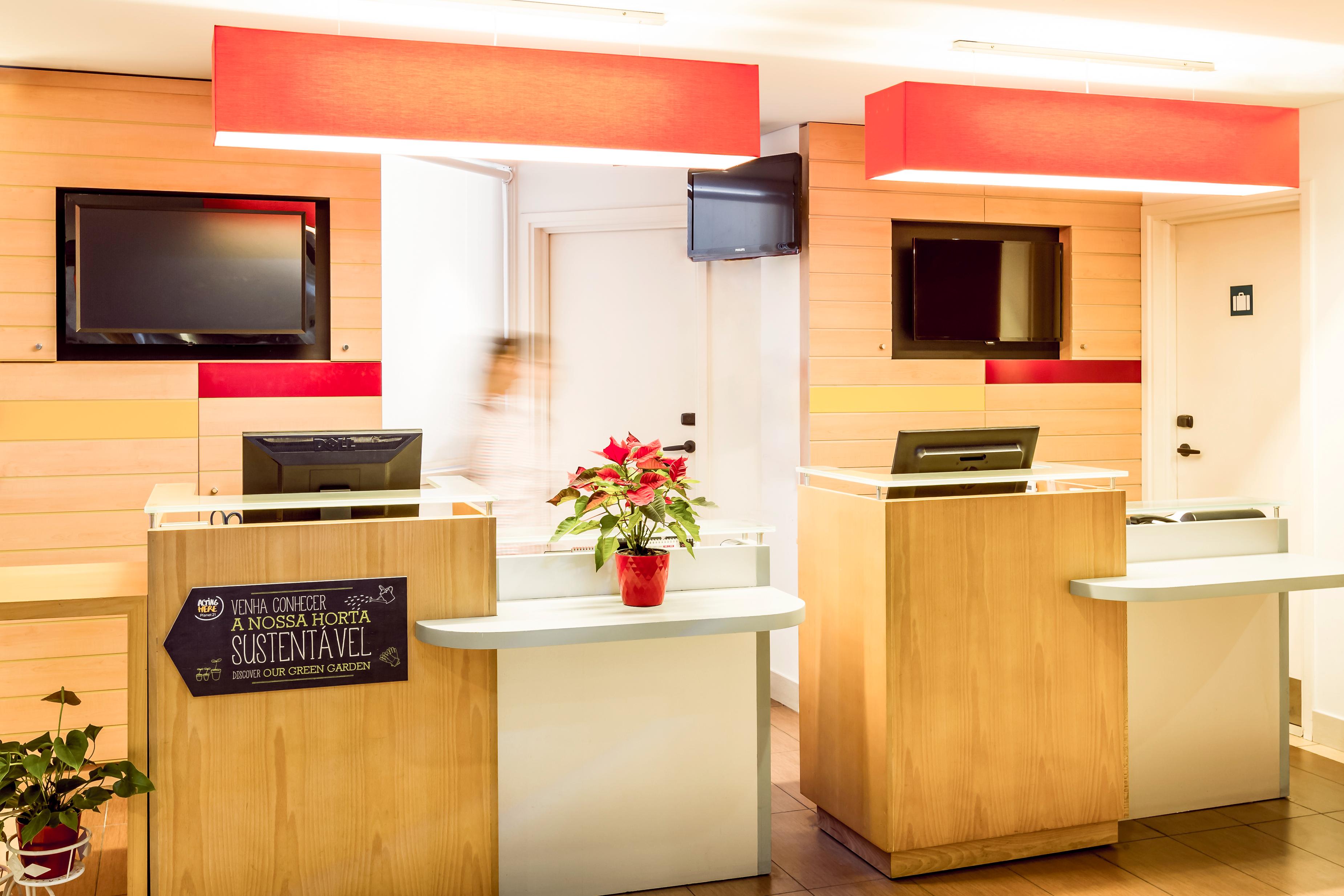 Vista Lobby ibis Porto Centro São Bento