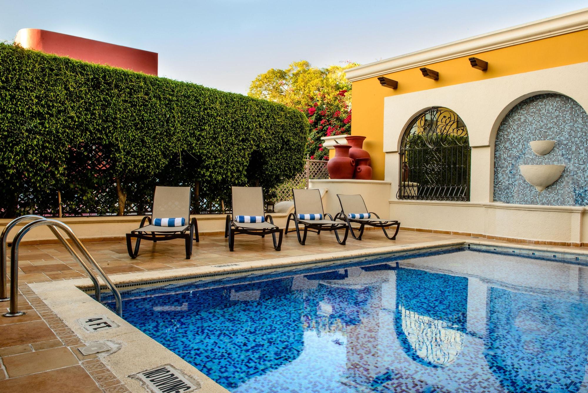Vista Piscina Hotel Plaza Campeche