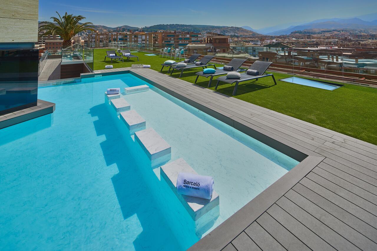 Vista Piscina Barceló Granada Congress