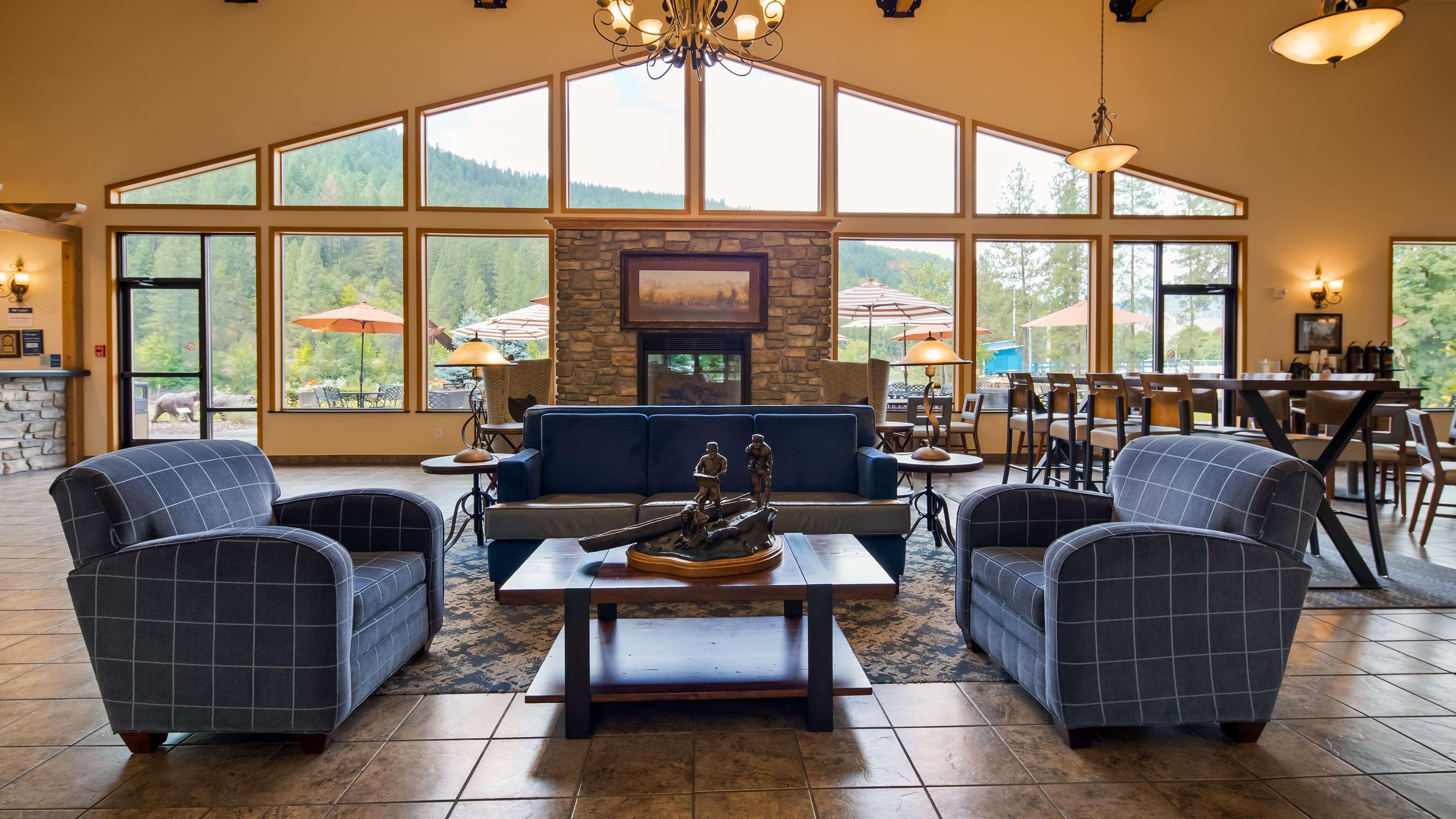 Vista Lobby Best Western Lodge At River's Edge
