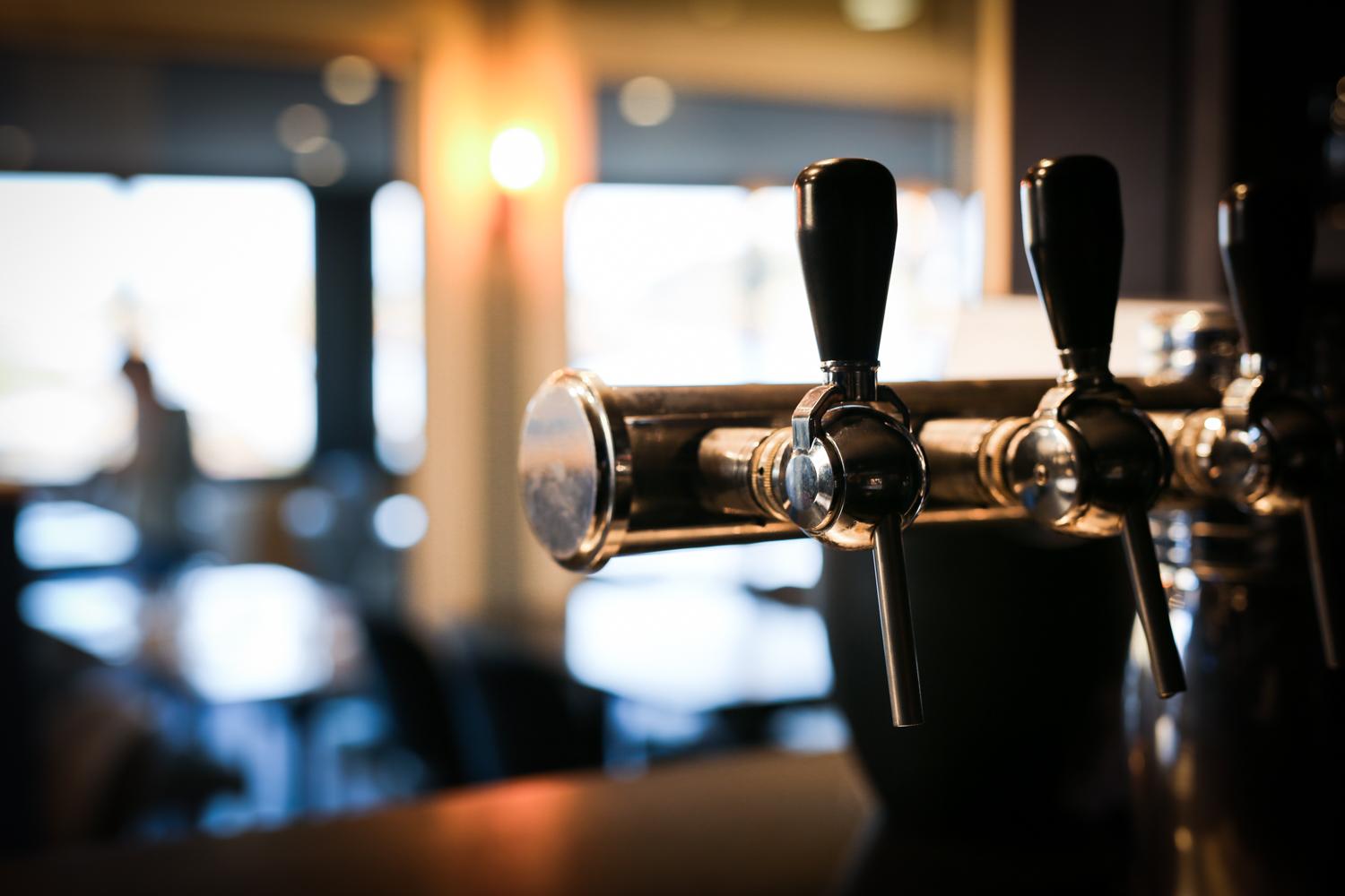 Bar/Salón Logis Hôtel Saint-Guirec et de la Plage