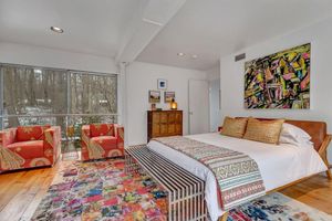 Alquiler Vacacional - Luxurious midcentury modern glass house in the woods, chefs kitchen & great art