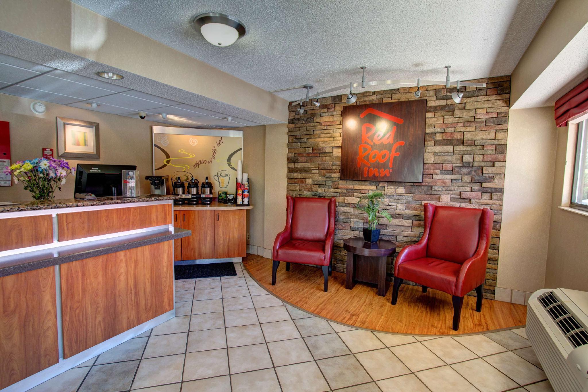 Vista Lobby Red Roof Inn Pensacola – I-10 at Davis Highway