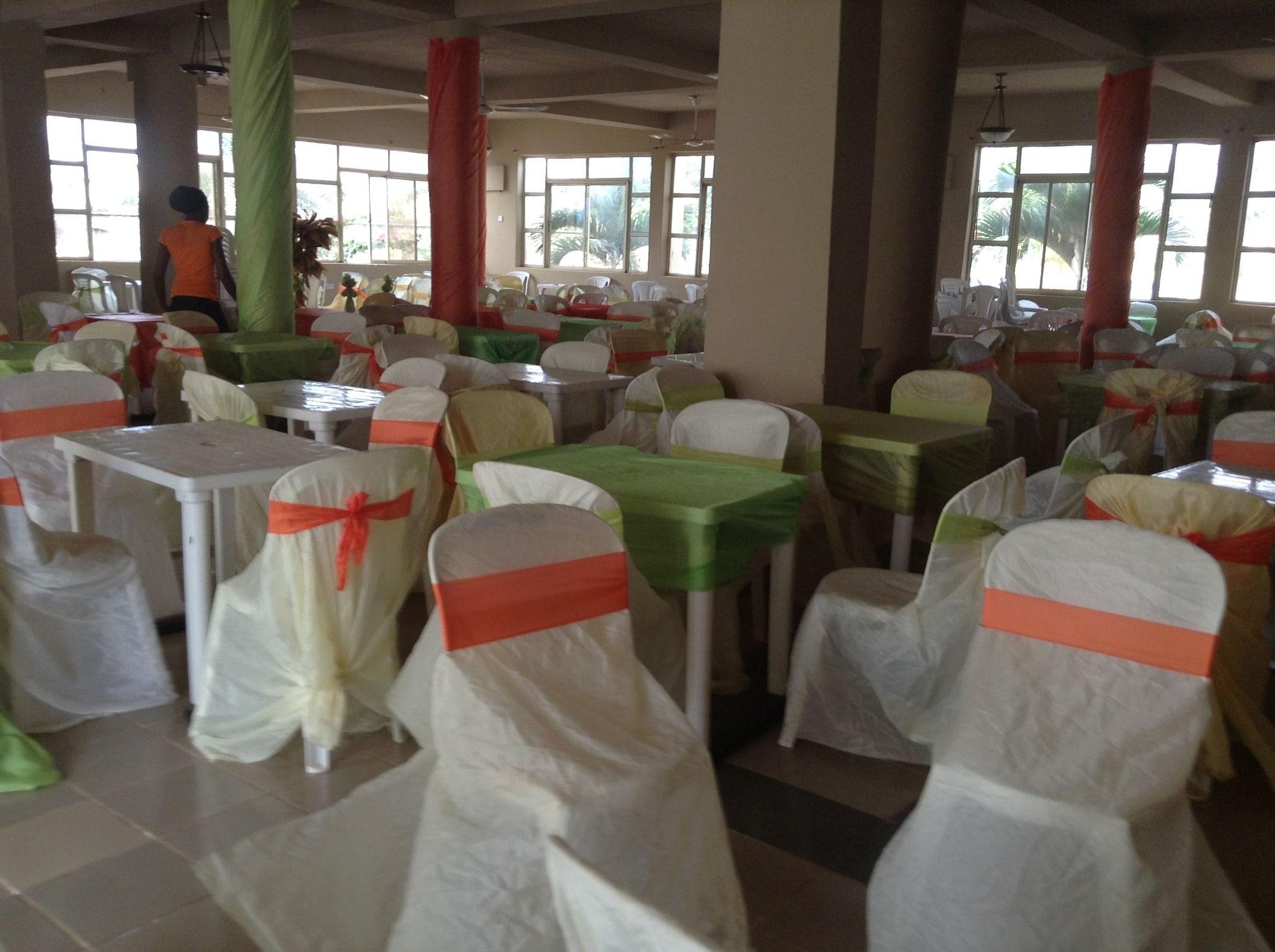 Restaurant Pinnacle Hotels and Suites
