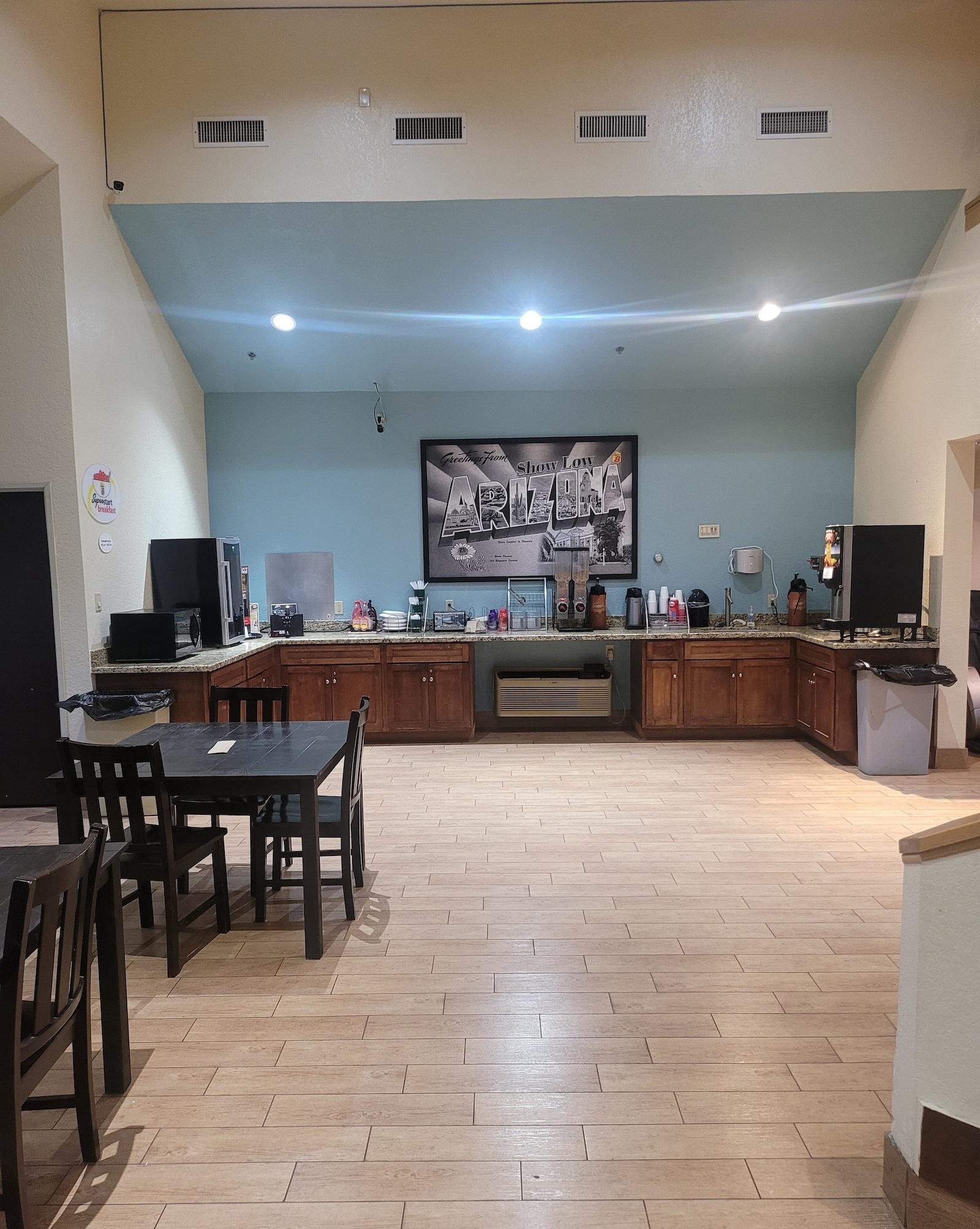 Restaurant Super 8 by Wyndham Show Low