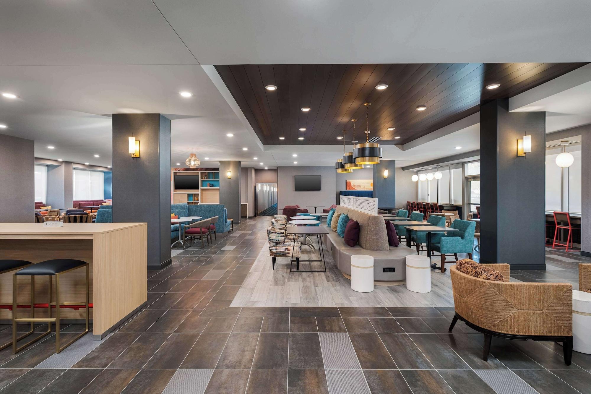 Vista Lobby Tru By Hilton Phoenix Midtown