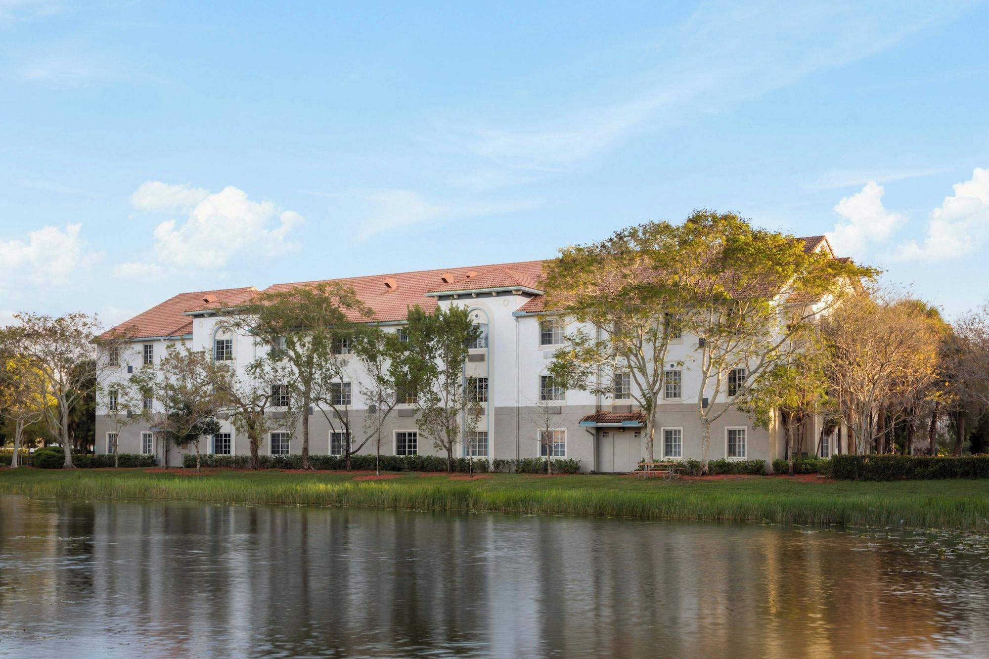 Vista Exterior TownePlace Suites by Marriott Fort Lauderdale Weston