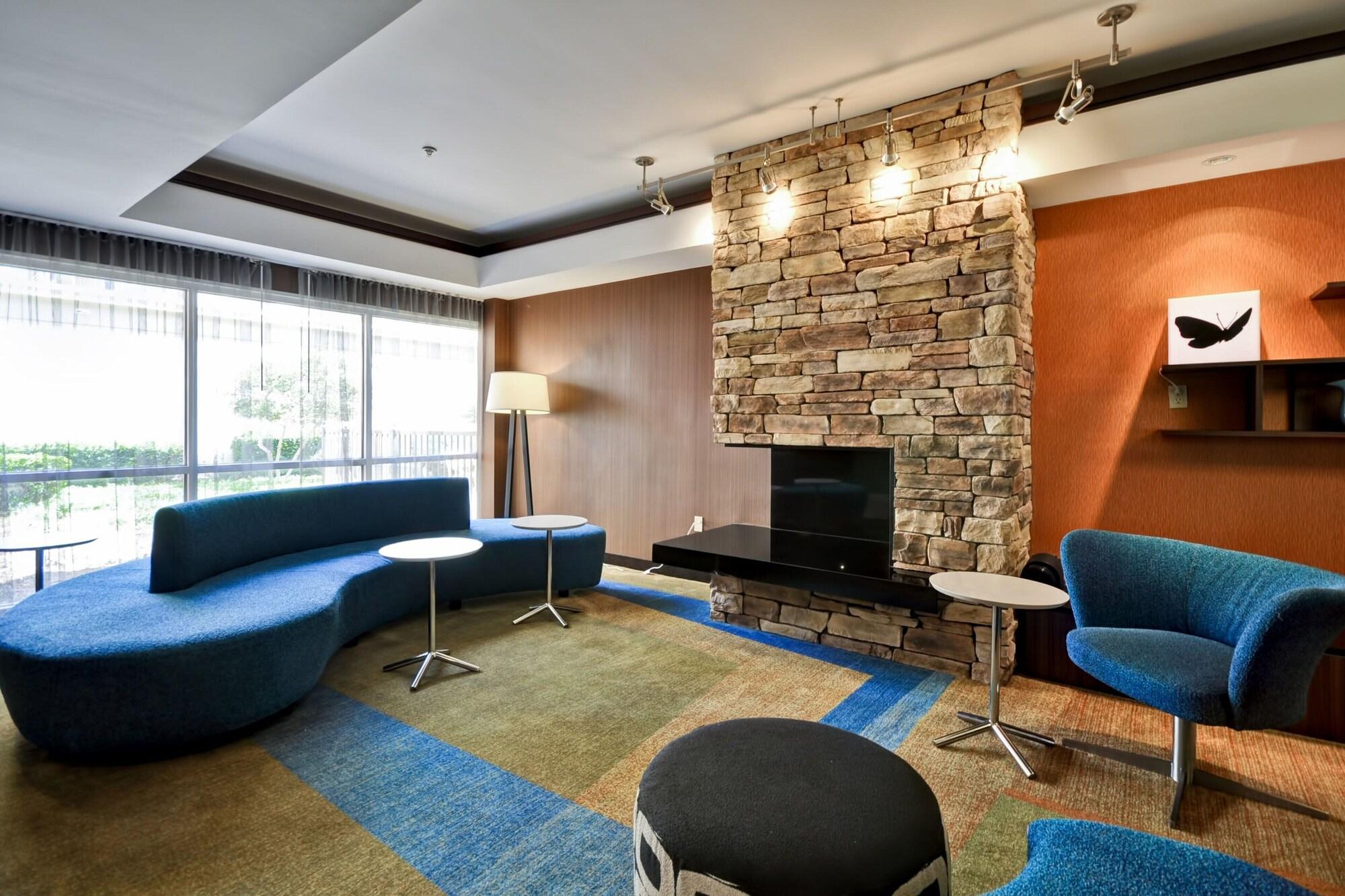 Vista Lobby Fairfield Inn & Suites Dallas Medical/Market Center