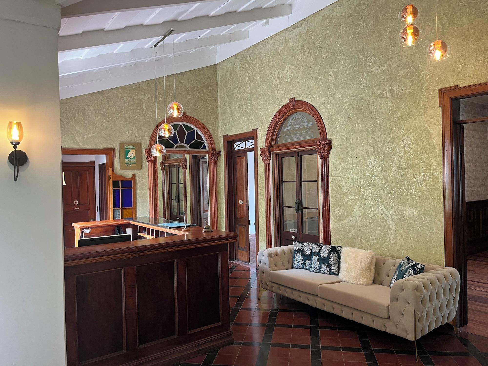 Vista Lobby The Victorian Hotel CR
