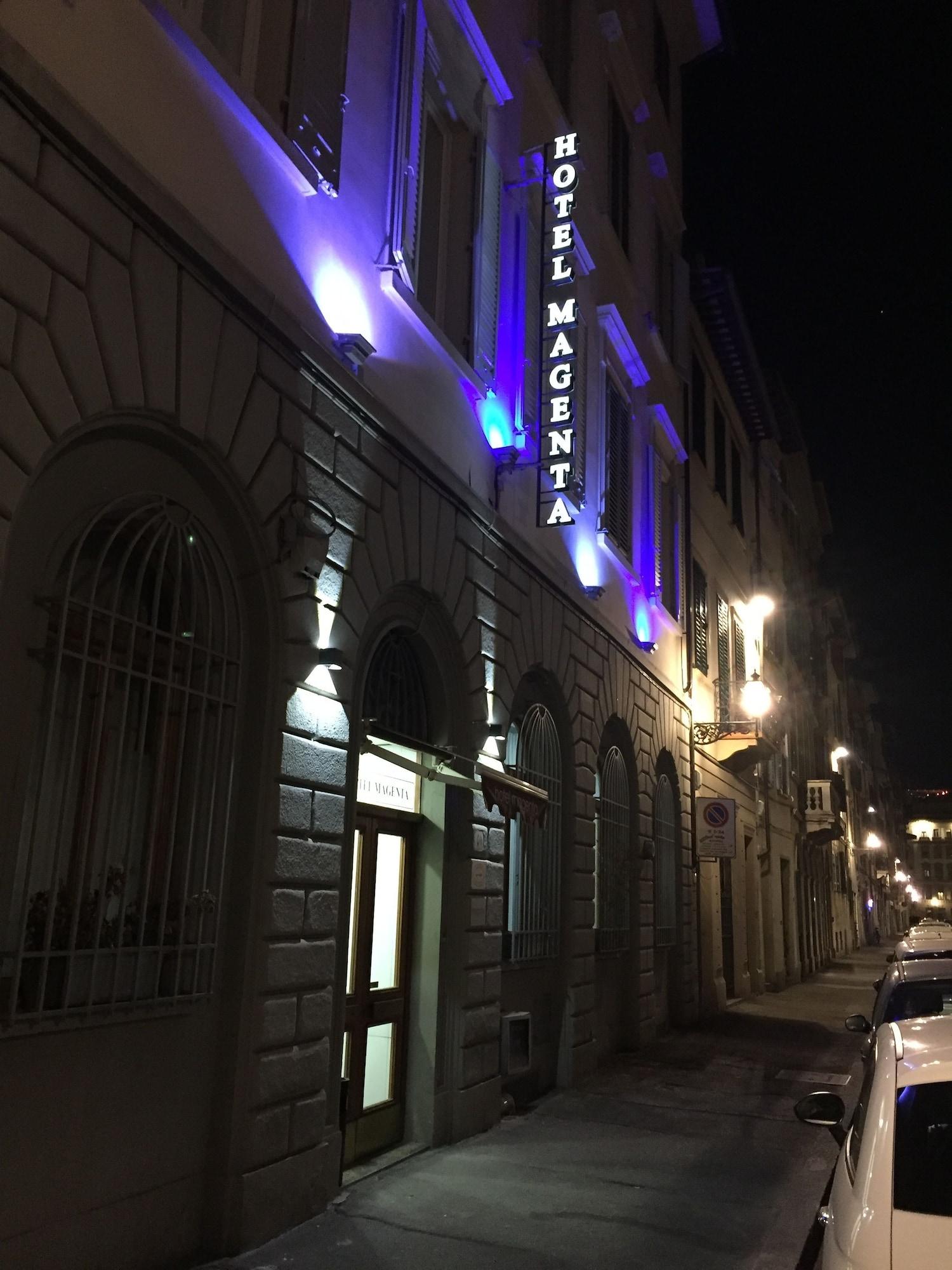 Vista Exterior Hotel Magenta