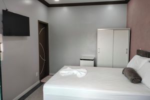 Alquiler Vacacional - Brand new suite with furniture, television, refrigerator, Netflix, Wifi. Come check...!
