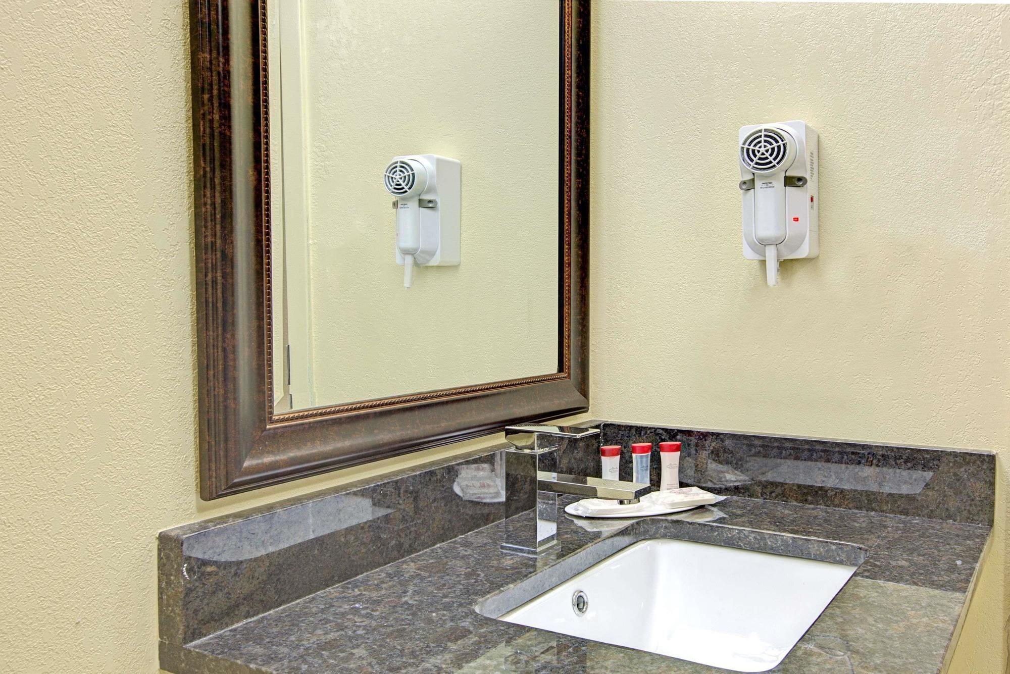 Habitación Ramada Plaza by Wyndham Charlotte/South End Airport