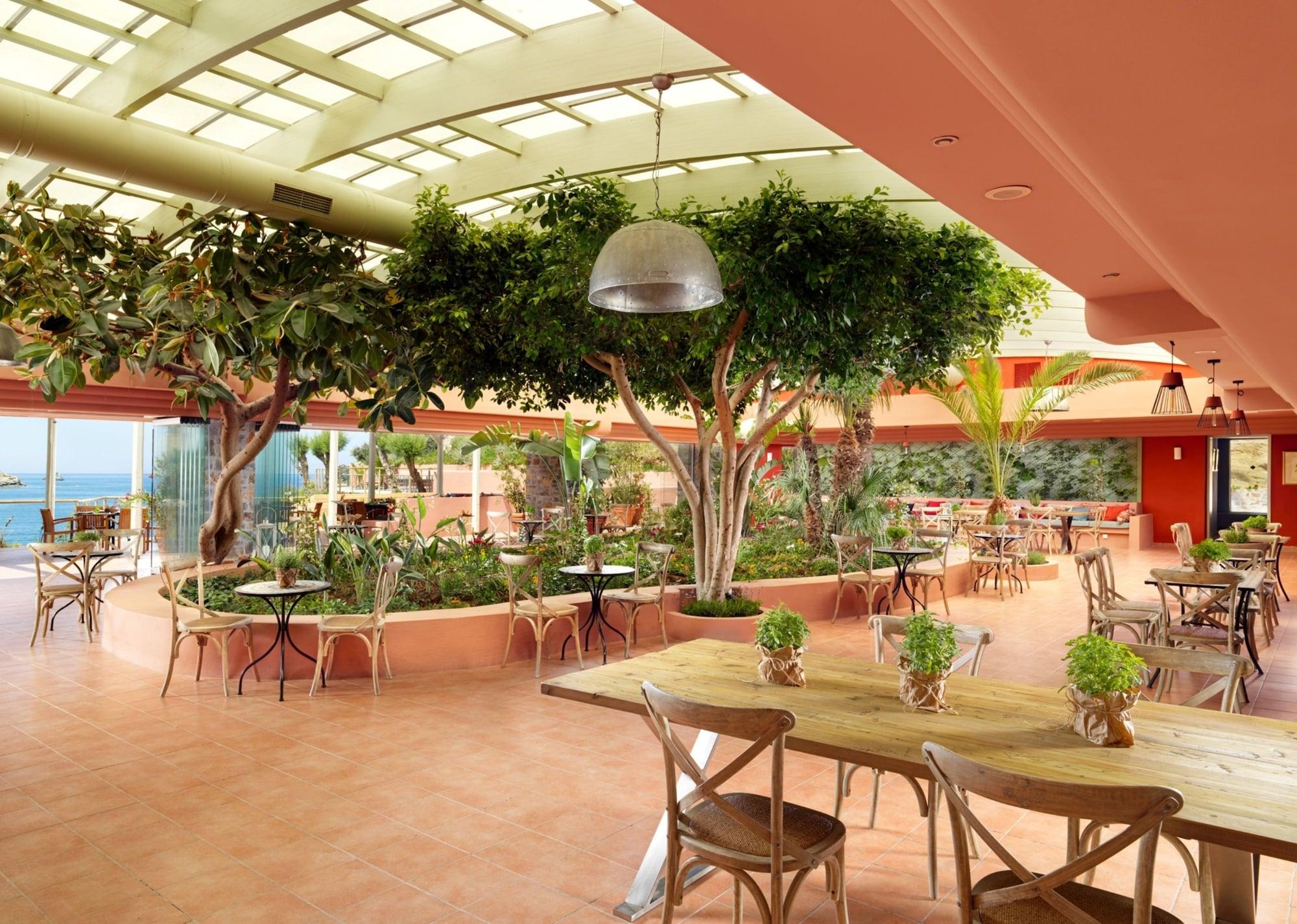 Restaurant Out Of The Blue All Inclusive Resort & Spa