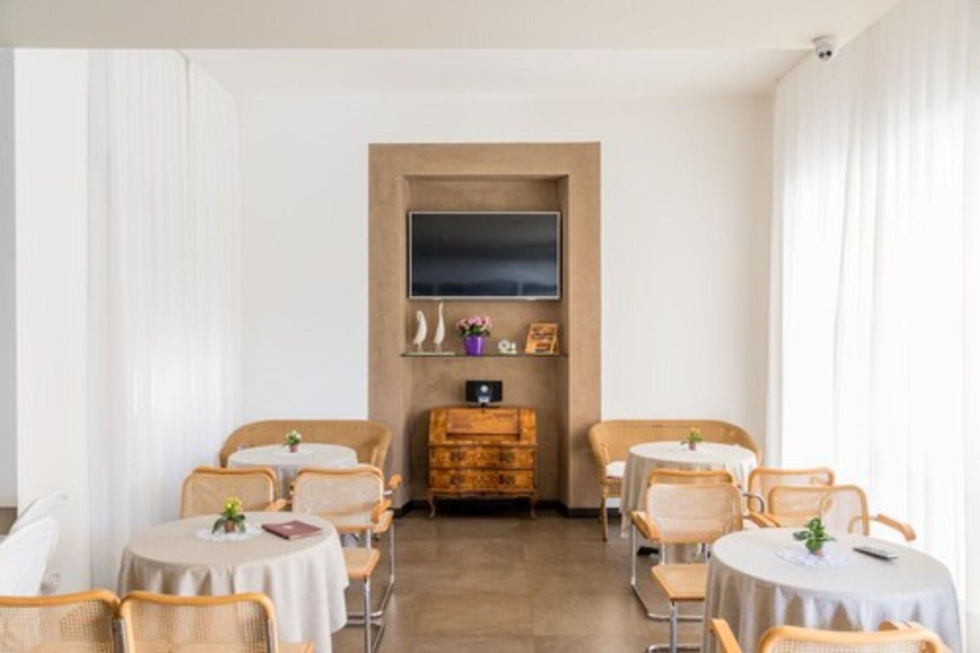 Bar/Salón Hotel Pace