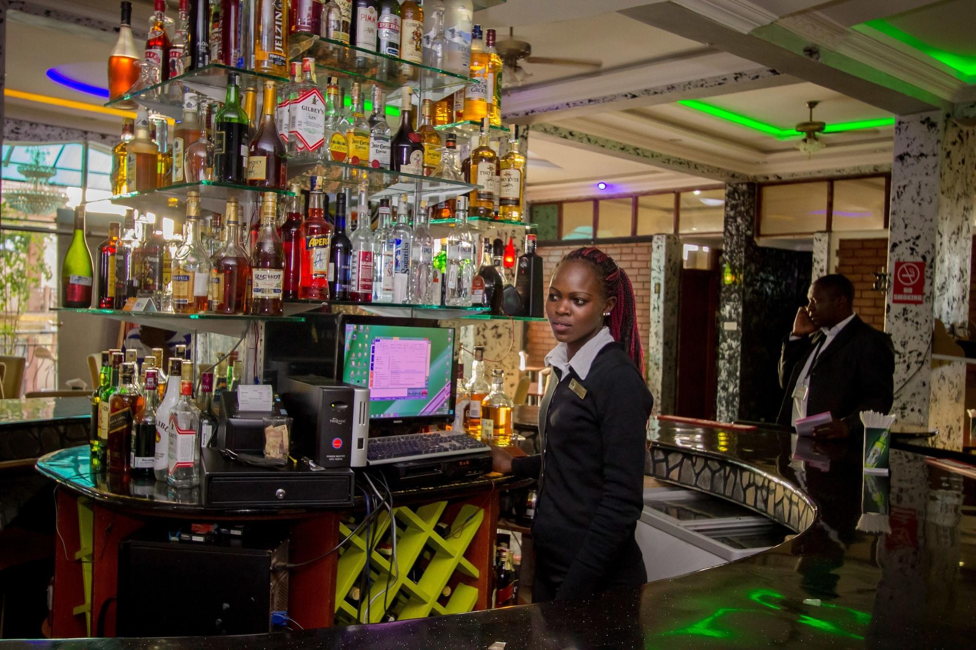 Bar/Salón Aturukan Hotel