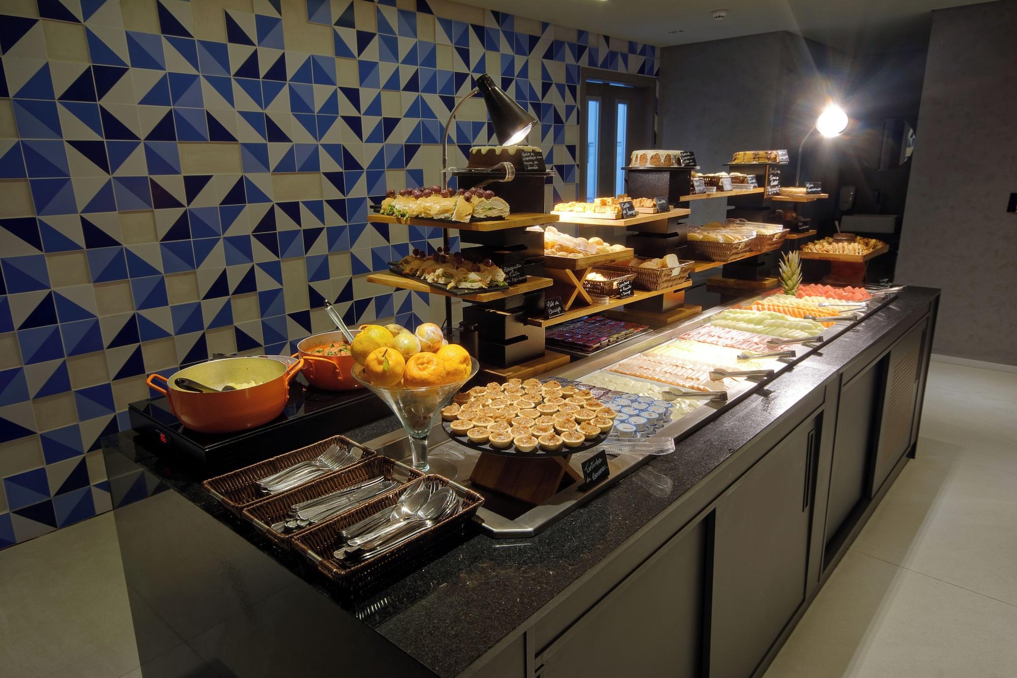 Restaurant Golden Tower Express Nações Unidas by Fênix Hotéis