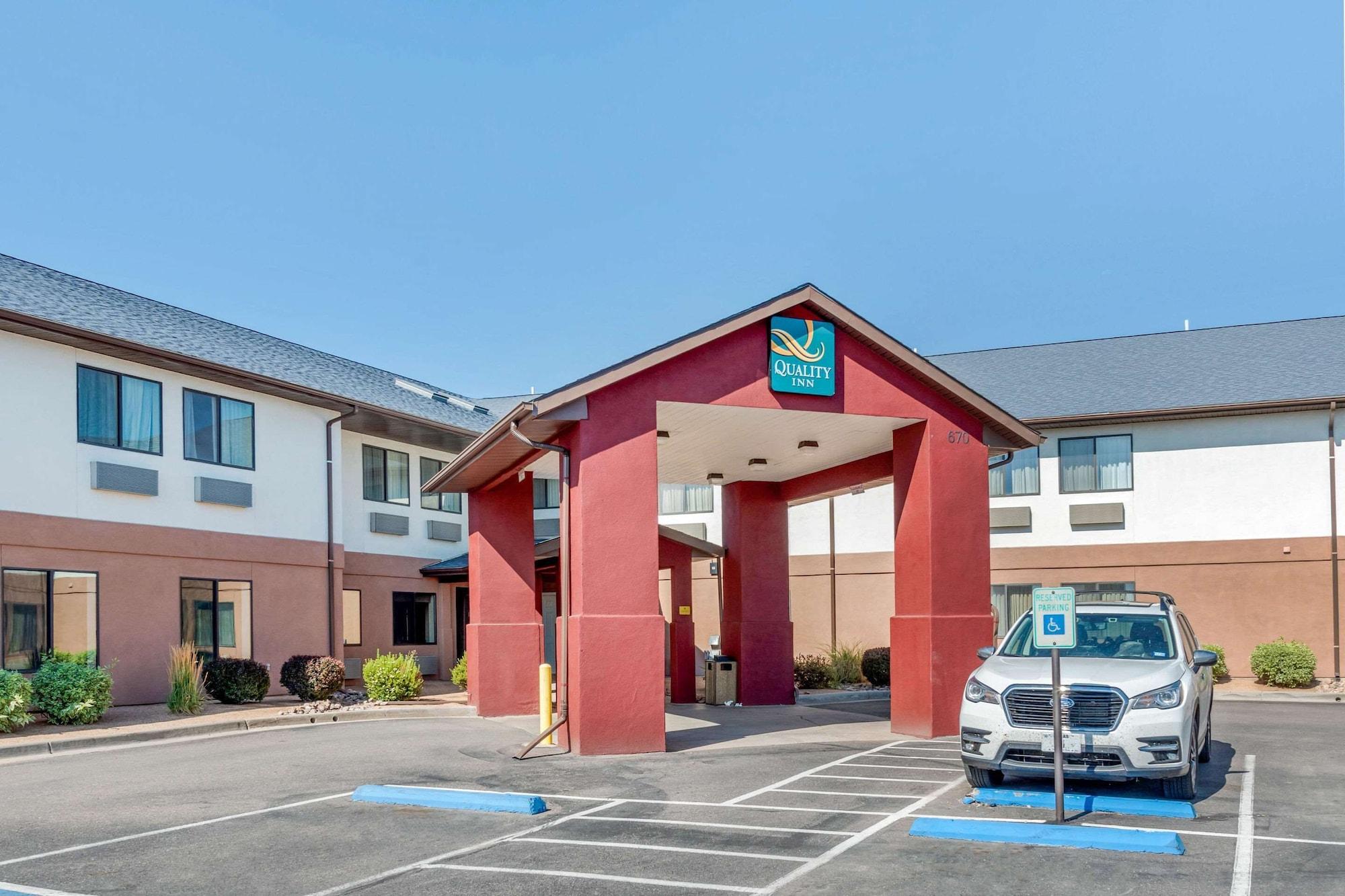 Vista Exterior Quality Inn Pueblo North
