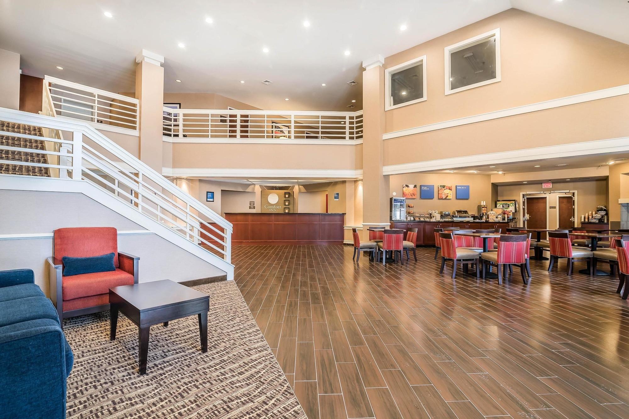 Vista Lobby Comfort Inn Concord
