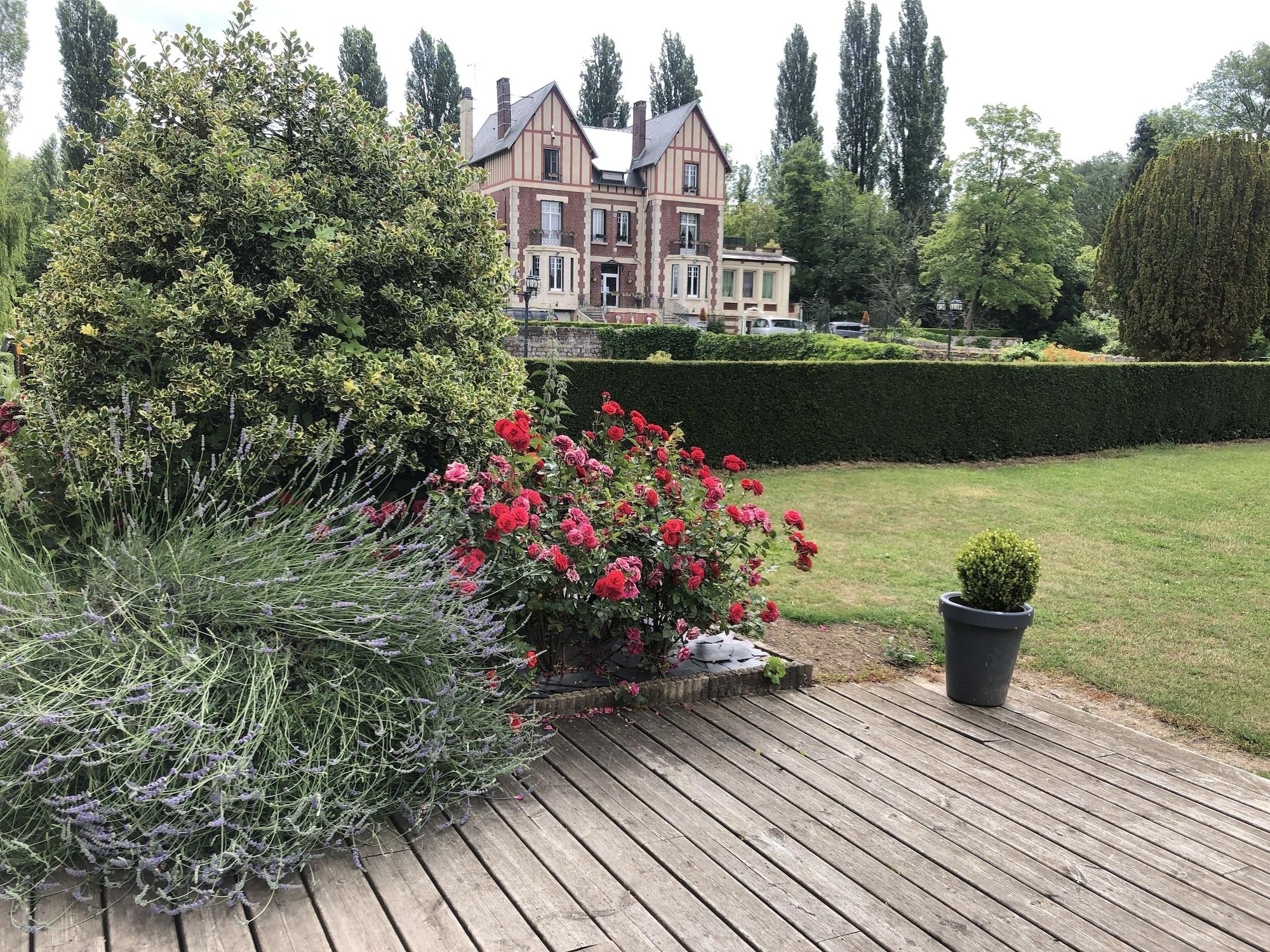 Vista Exterior Château de Quesmy